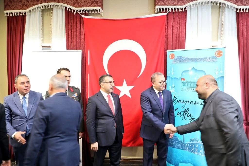 Kars’ta Bayramlaşma programında Protokol, Şehit Aileleri ve Gaziler Bir Araya Geldi