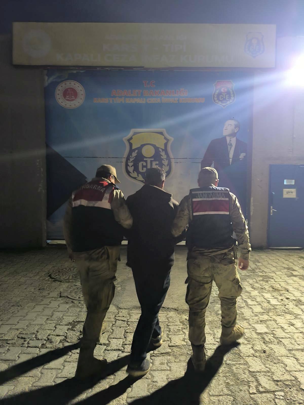 Kars’ta Dolandırıcılıktan Aranan Şahıs Yakalandı