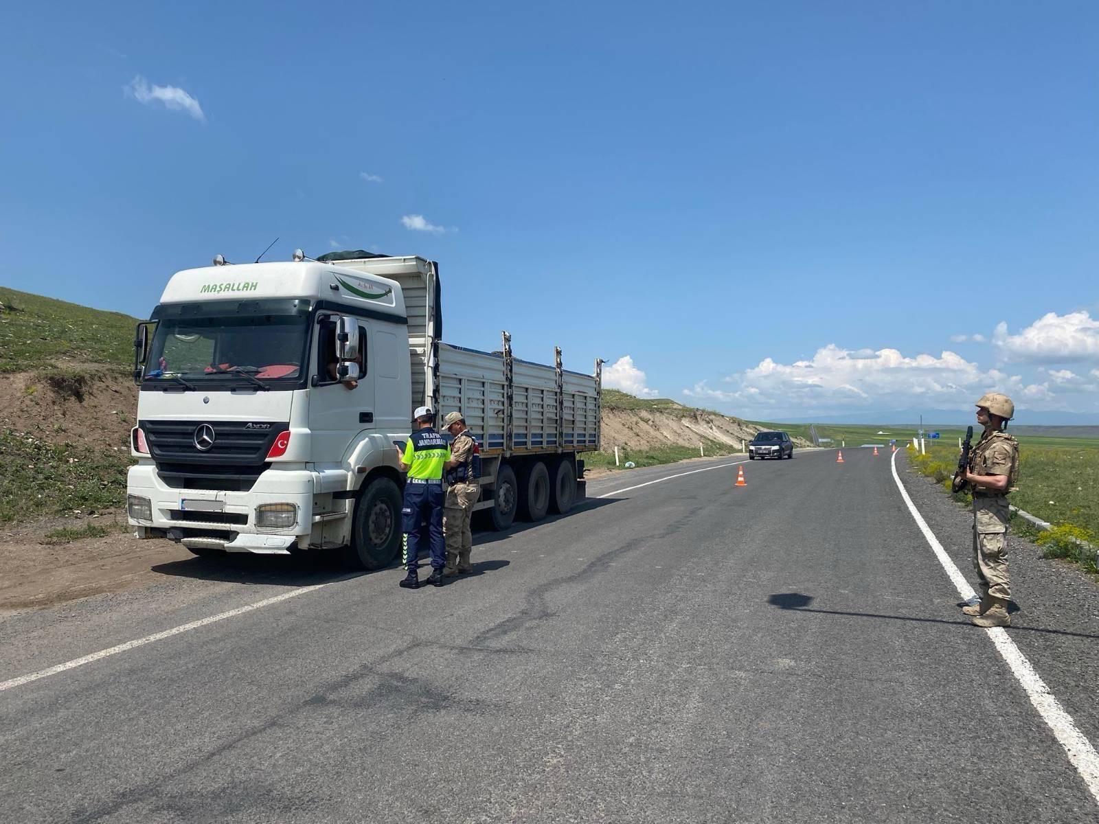 Kars’ta Düzensiz Göçle Mücadele Kapsamında Huzur ve Güven Uygulaması Yapıldı