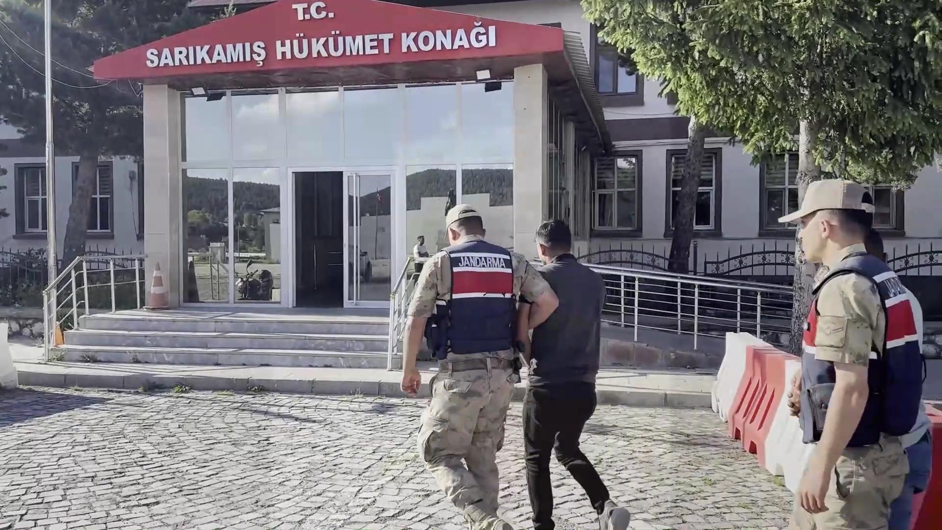 Kars’ta Jandarmadan Hayvan Hırsızlarına Operasyon: 5 Gözaltı, 9 Hayvan Sahiplerine Teslim Edildi