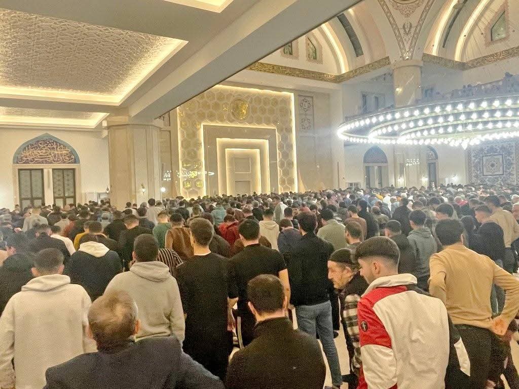 Kars’ta Kadir Gecesi camilere yoğun katılım