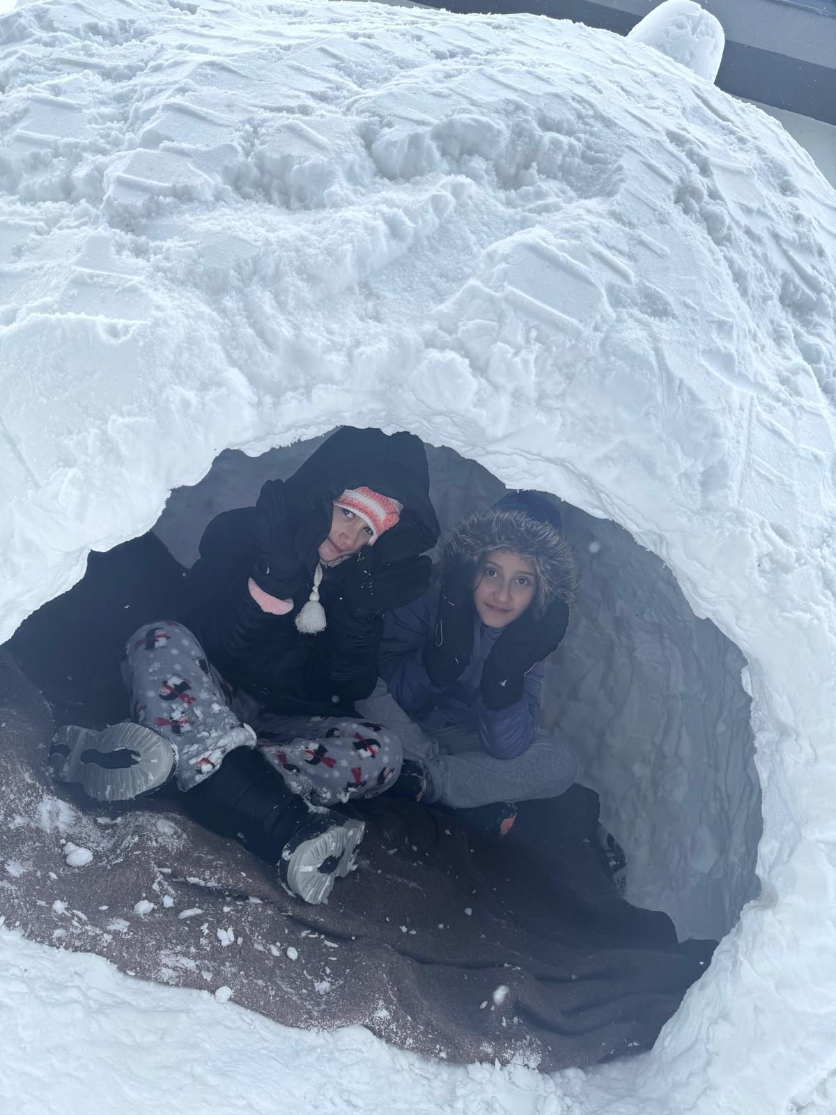 Kars’ta miniklerden mahalleye kardan eskimo evi