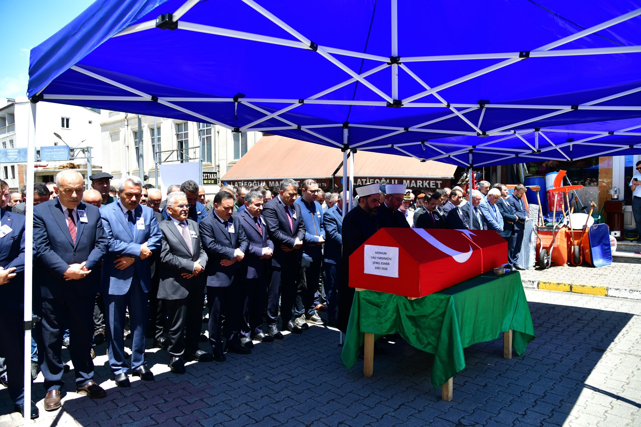 Kayseri Valisi Çiçek Ve Beraberindeki Heyet Merhum Vali Yardımcısı Esmer’in Cenaze Törenine Katıldı
