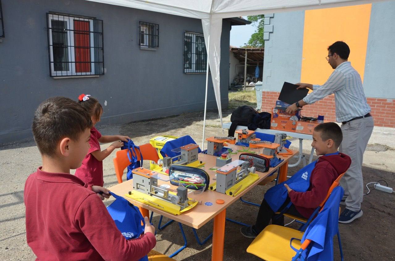 Köy Okullarında Bilim Seferberliği: TÜBİTAK’tan Öğrencilere Teknoloji Desteği
