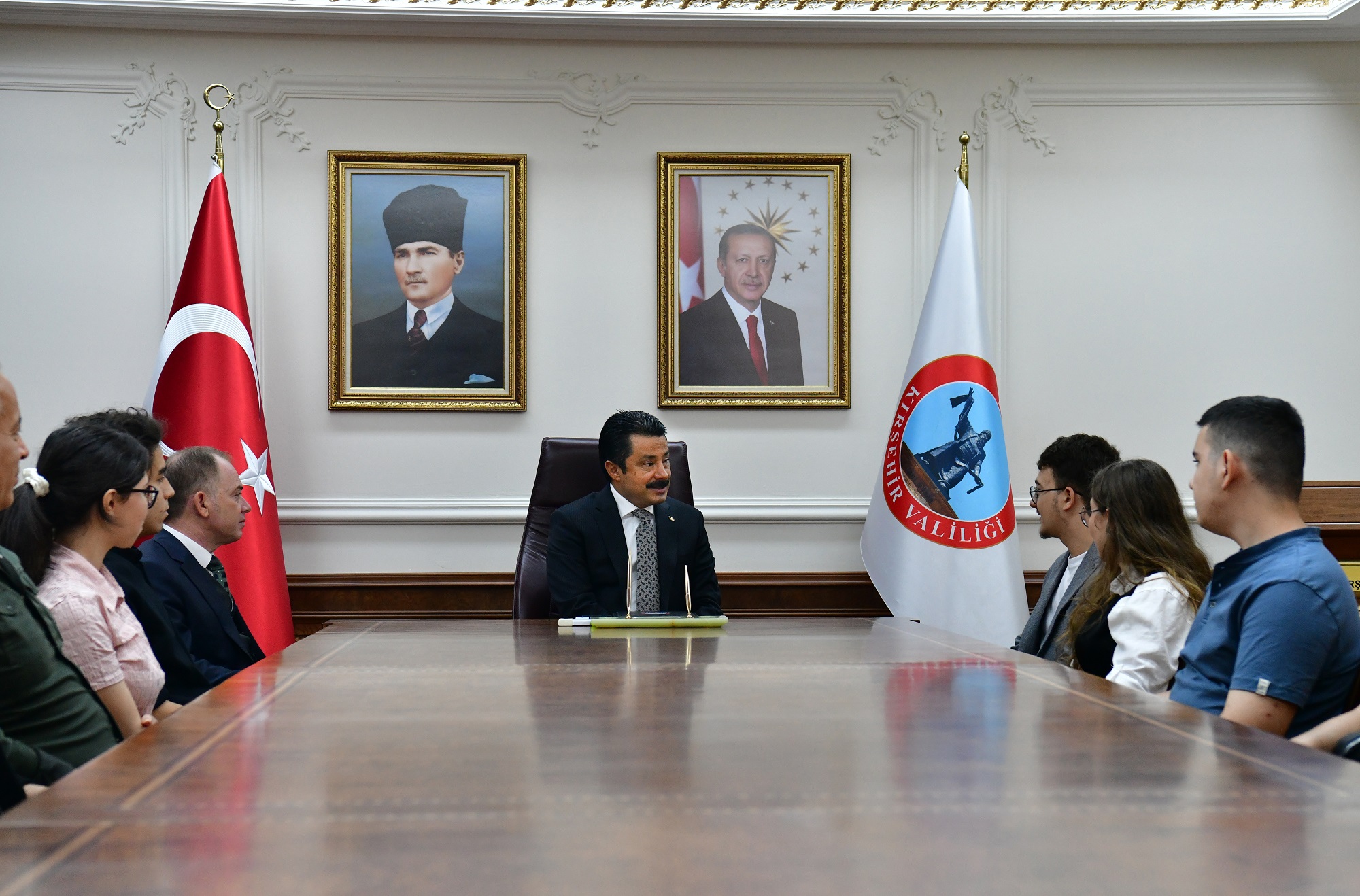 Kırşehir Valisi Demiryürek, YKS’de Dereceye Giren Öğrencileri Tebrik Etti