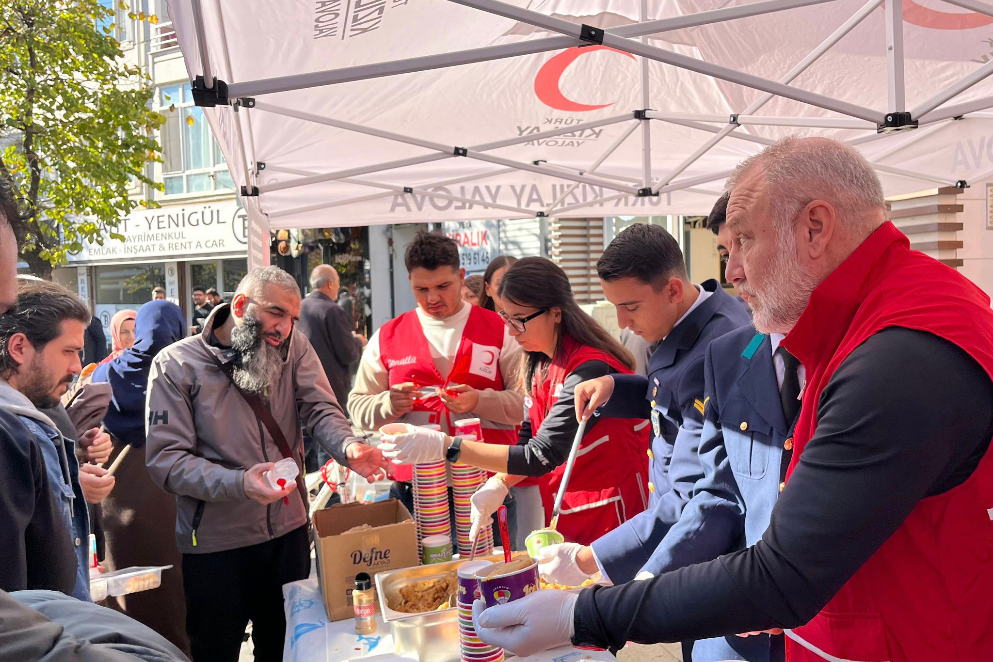 Kızılay Yalova Şubesi’nden Şehitler İçin Helva İkramı