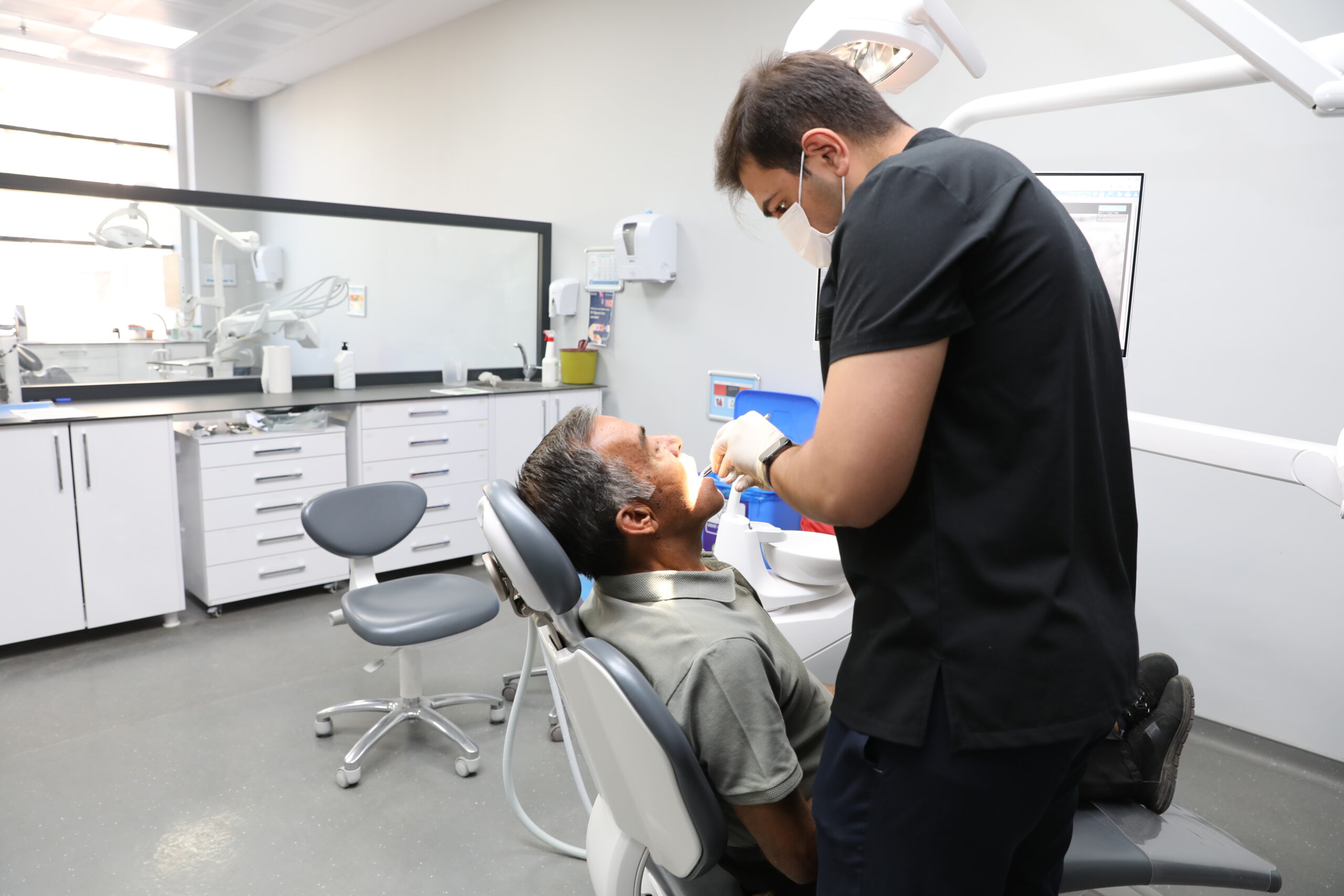 MAKÜ Diş Hekimliği Fakültesi 10 Yıllık Ağrıya Son Verdi