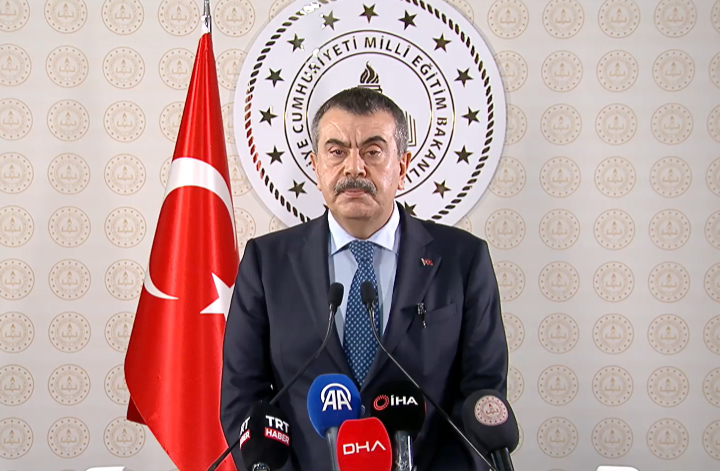 MEB’den Okullarda Yapay Zekâ ve Dijital Güvenlik Dönemi: Aileler İçin ‘Destek Hattı’ Kuruluyor