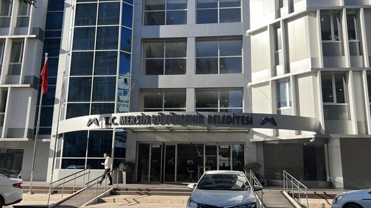 Mersin Büyükşehir Belediyesi’nde Yolsuzluk Operasyonu: İhale ve Rüşvet İddiasıyla Belediye Binasında Arama