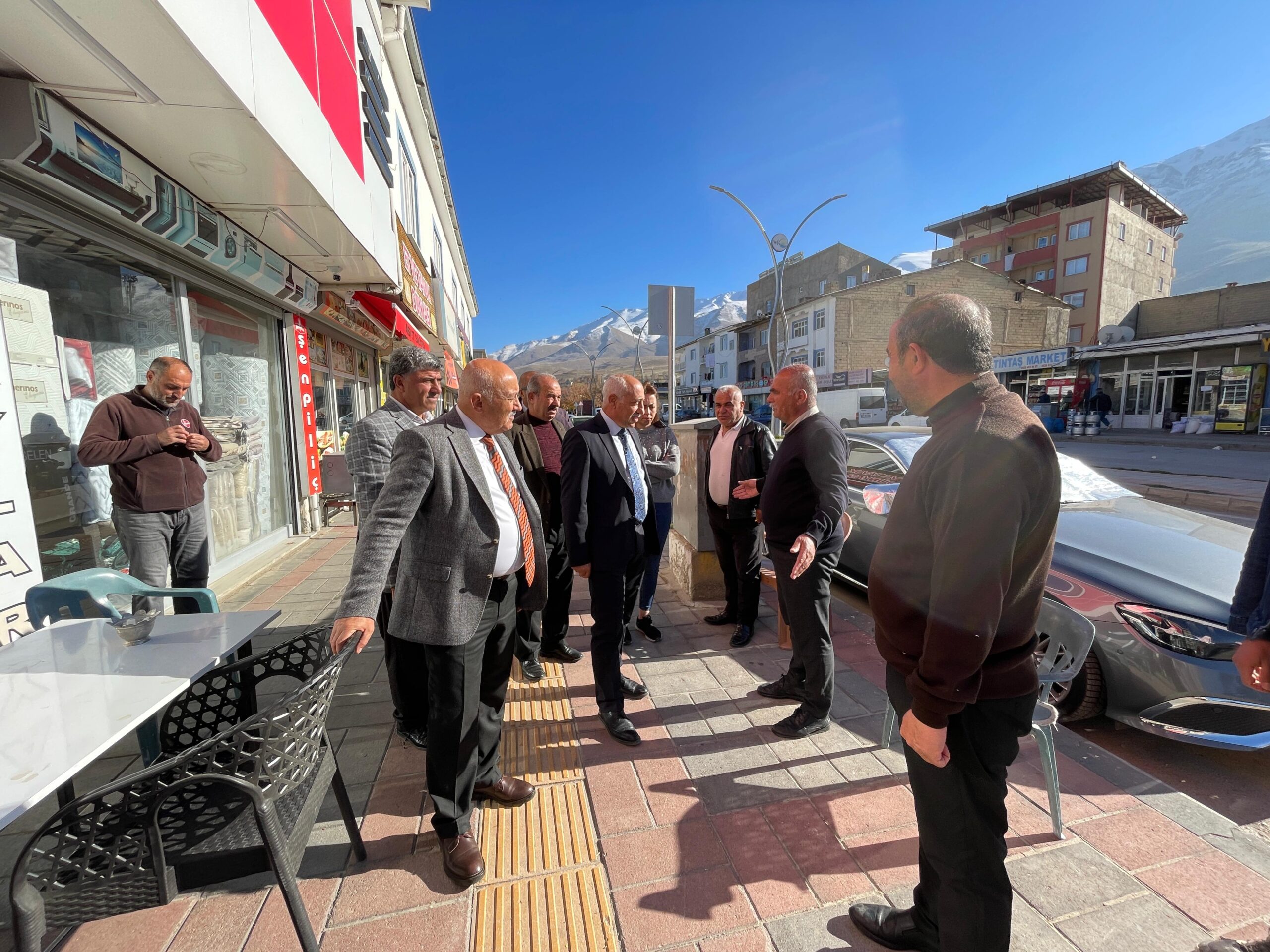 MHP’den “Hayırlı Günler Komşum” Ziyareti: Gevaş Esnafı Dinlendi