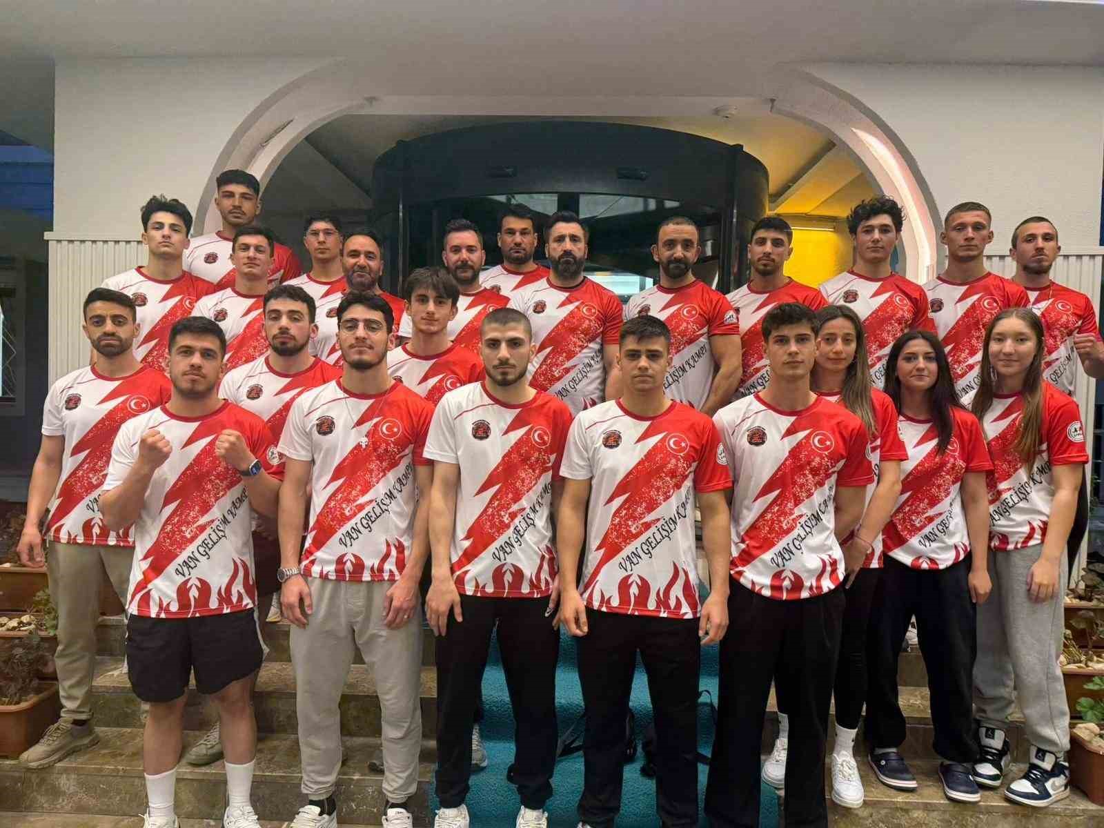 Milli sporcuların yüksek irtifa durağı Van oldu: Şampiyonalar öncesi güç depoladılar