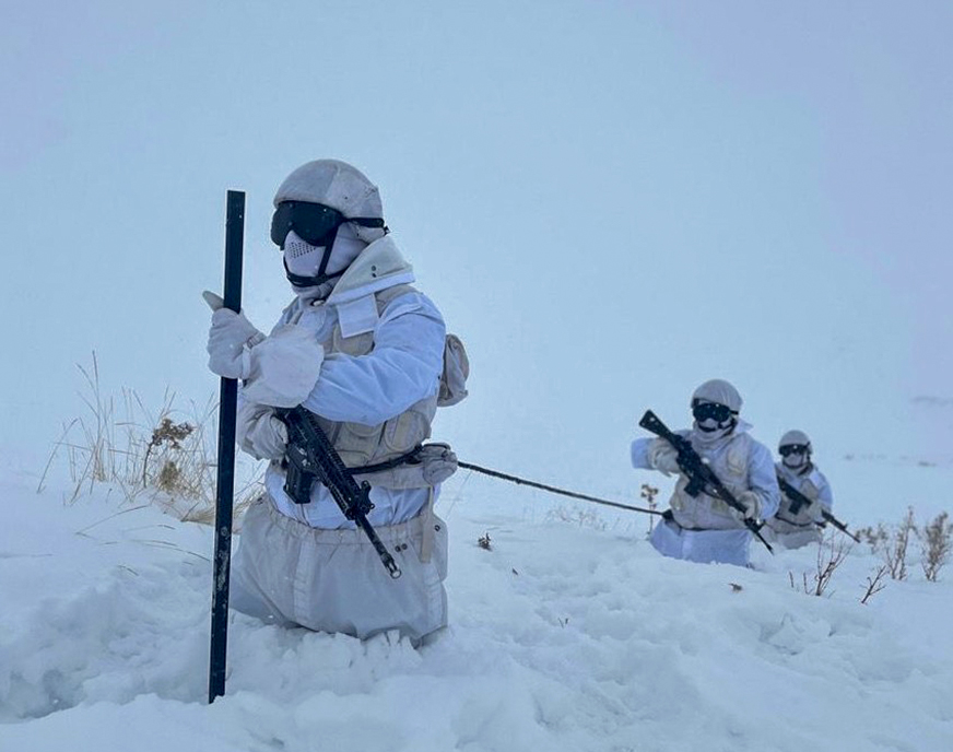 MSB’den “Günün Fotoğrafı” Paylaşımı: Mehmetçik Zorlu Kış Şartlarında Görev Başında
