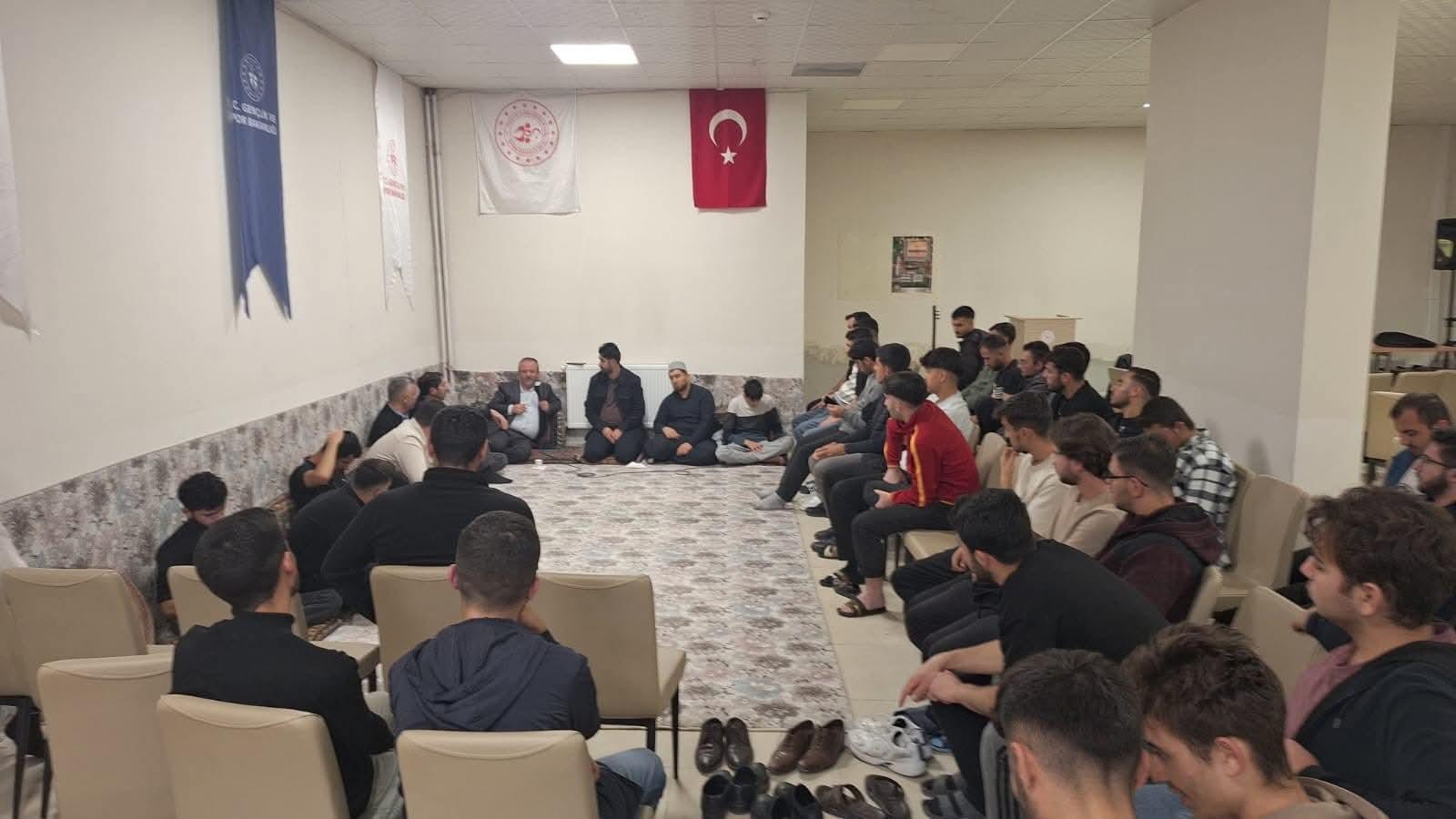 Müftü Yıldız, Gençlerle “Peygamberimiz ve Gençlik” Konulu Söyleşide Buluştu