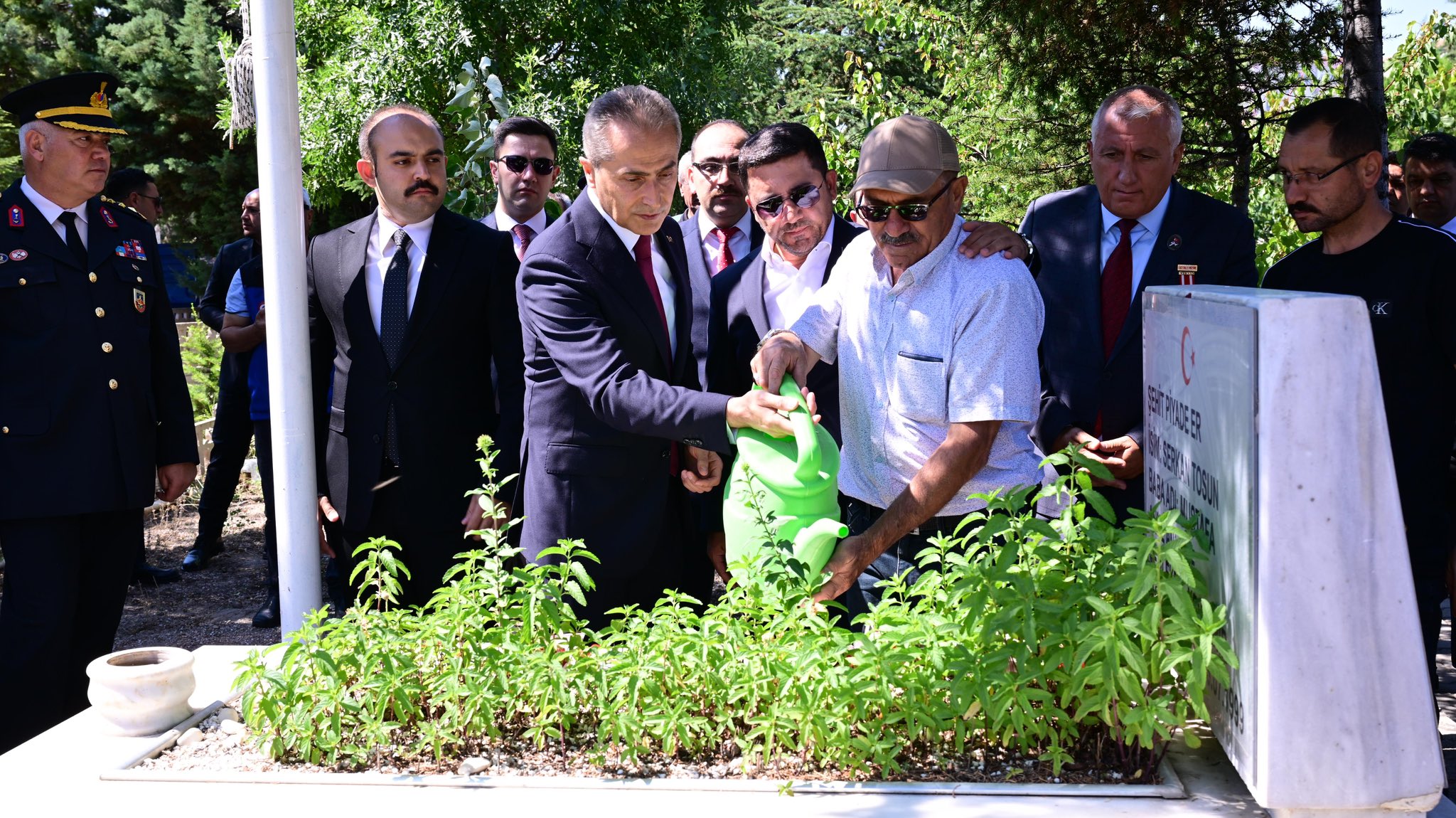 Nevşehir Protokolü 15 Temmuz’un 10. Yıl Dönümünde Şehit Kabristanlığını Ziyaret Etti