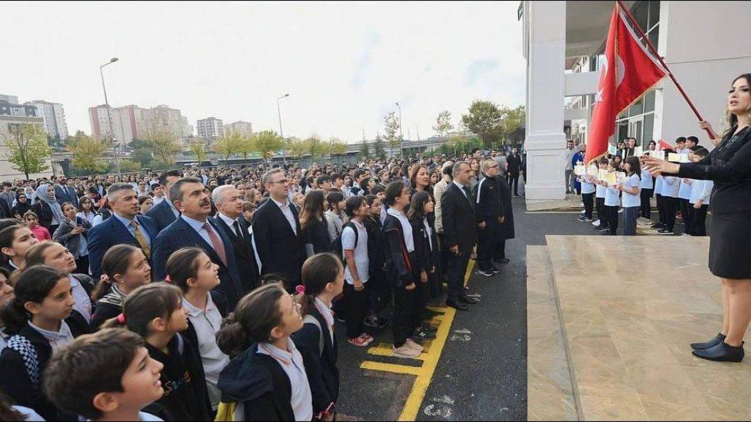 Okullarda 6 Şubat Depremi İçin Saygı Duruşu