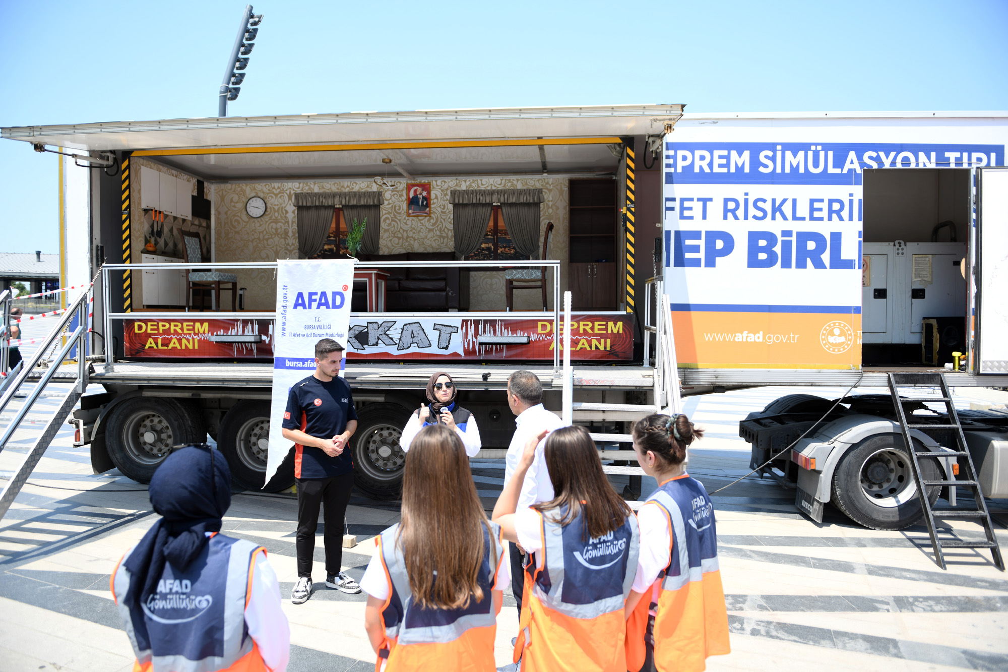 Osmangazi’de Depremi Birebir Yaşadılar: Simülasyon TIR’ına Yoğun İlgi