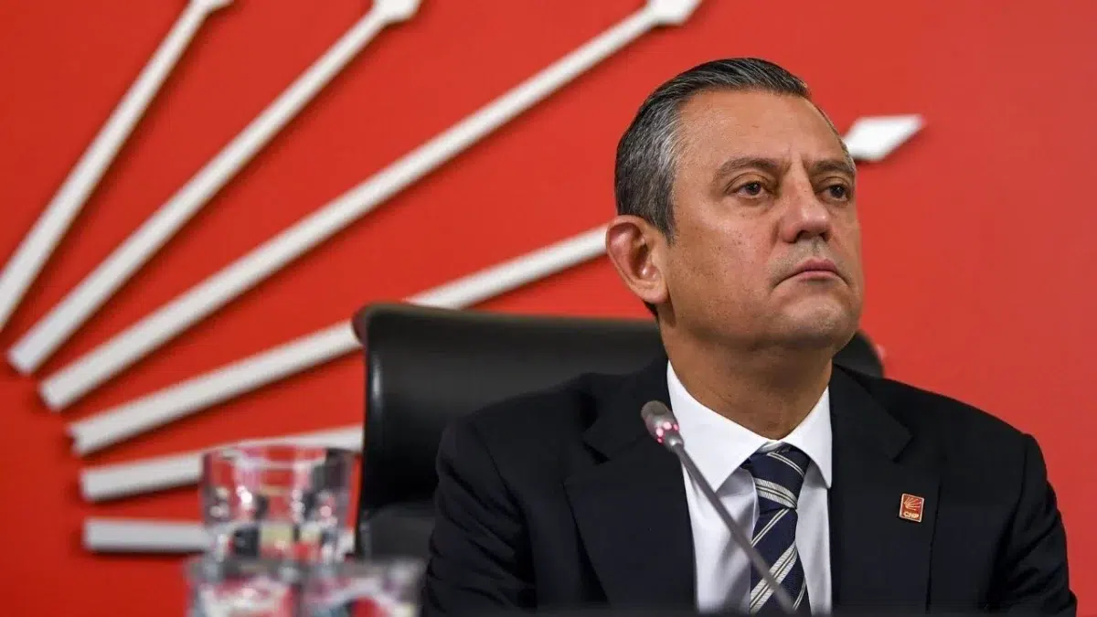 Özgür Özel’den Gözaltı Tepkisi: “CHP’ye Operasyon Yapılıyor”