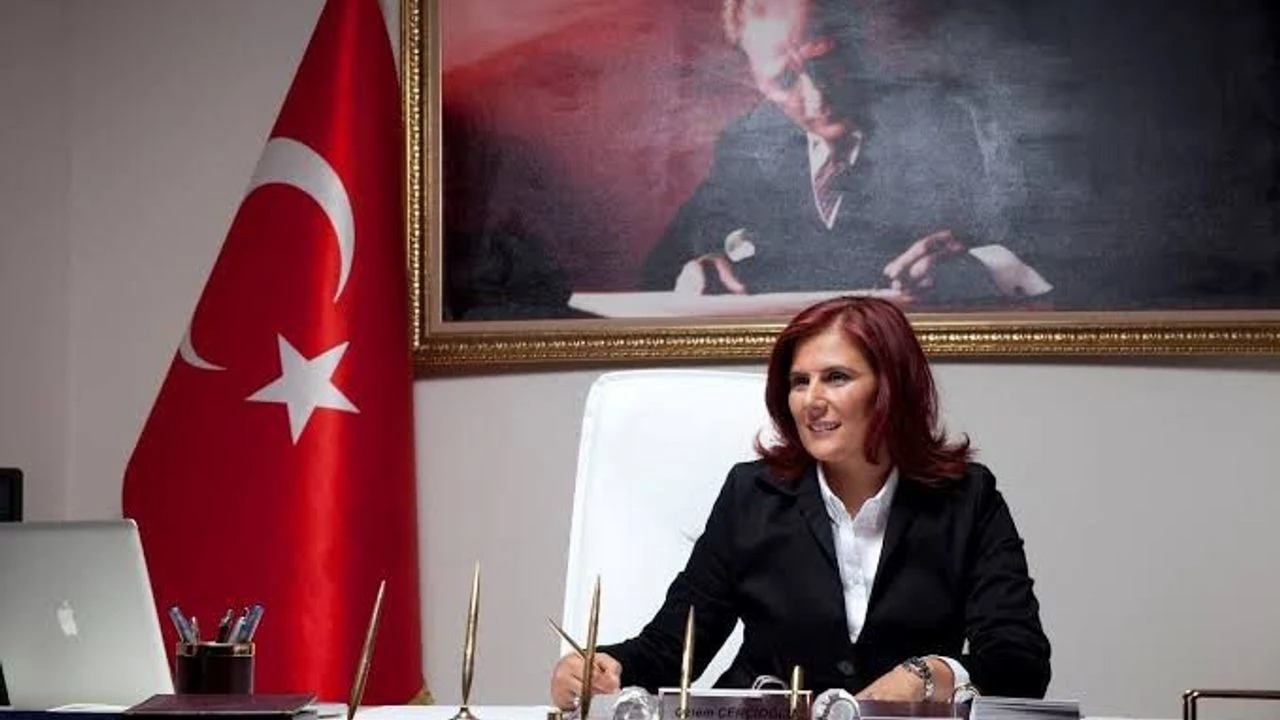 Özlem Çerçioğlu ve CHP’den 4 Belediye Başkanı İstifa Etti!