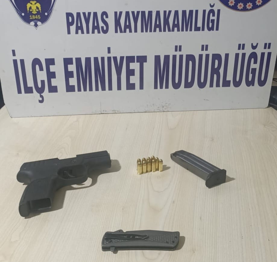 Payas’ta Şüpheli Şahıslarda Tabanca Ve Bıçak Ele Geçirildi