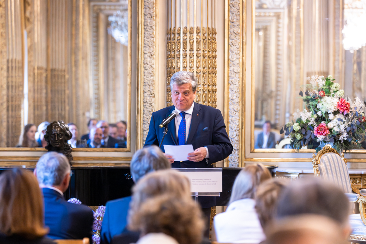 Polonya’nın Paris Büyükelçisi Sahte Diploma Soruşturması Kapsamında Görevden Alındı