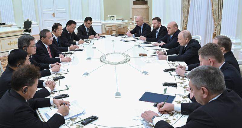 Putin ve Li Qiang Moskova’da Bir Araya Geldi: Stratejik Ortaklıkta Yeni Dönem