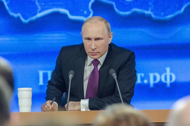 Putin ve Pezeşkiyan Telefonda Görüştü: Barışçıl Çözüm ve ŞİÖ Zirvesi Konuşuldu