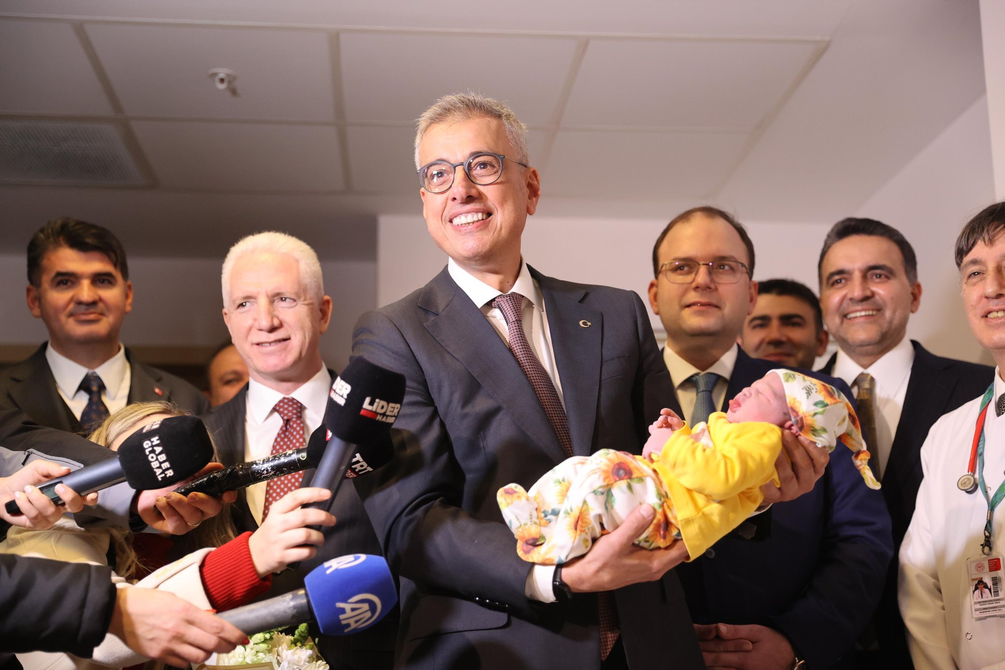 Sağlık Bakanı Memişoğlu, 2026’nın İlk Bebeklerini ve 112 Personelini Ziyaret Etti