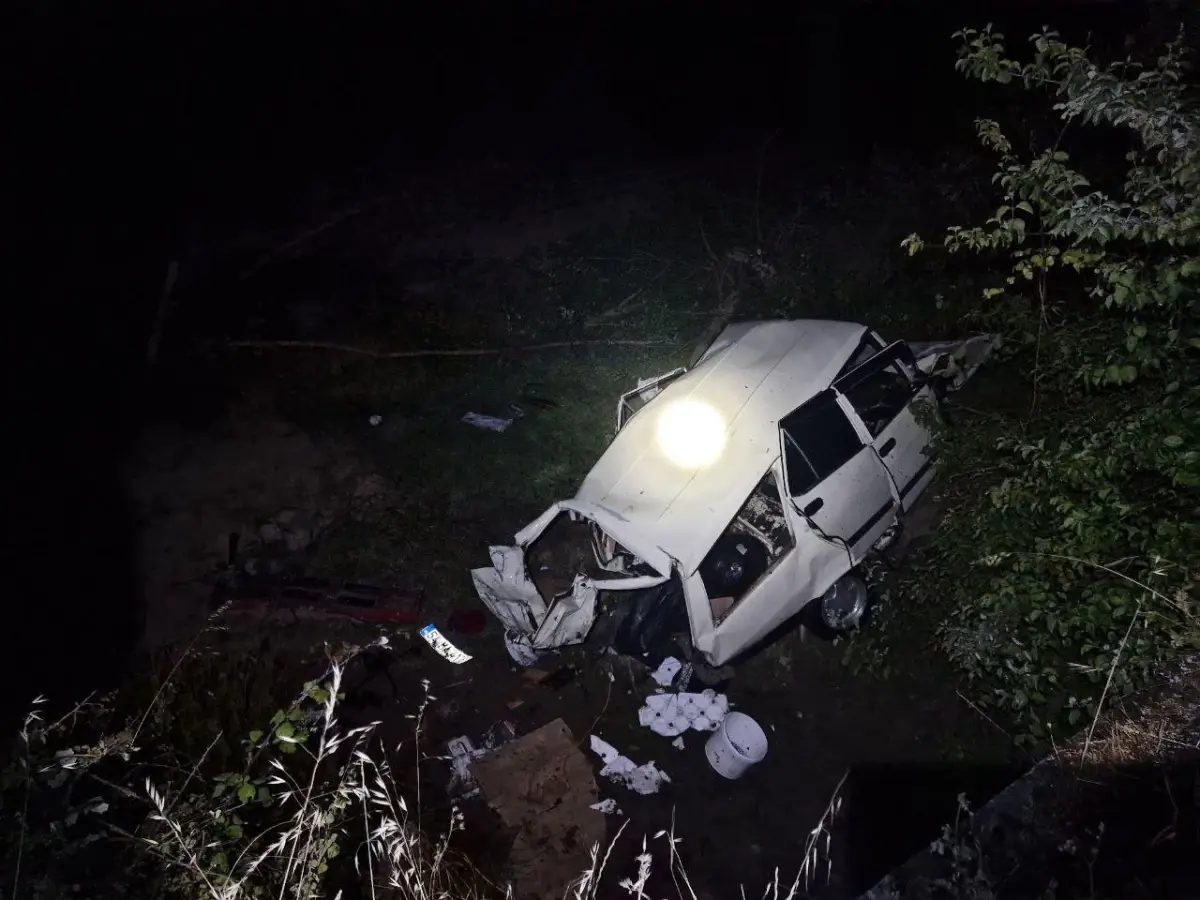 Sakarya’da Feci Kaza: Farı Yanmadığı İddia Edilen Otomobille Çarpışan Motosikletlilerden 2’si Hayatını Kaybetti