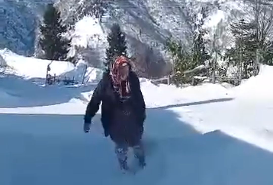 Şalpazarı’nda Kar Esareti ‘Hedik’ İle Aşılıyor: Geleneksel Yöntem Ulaşım Aracı Oldu