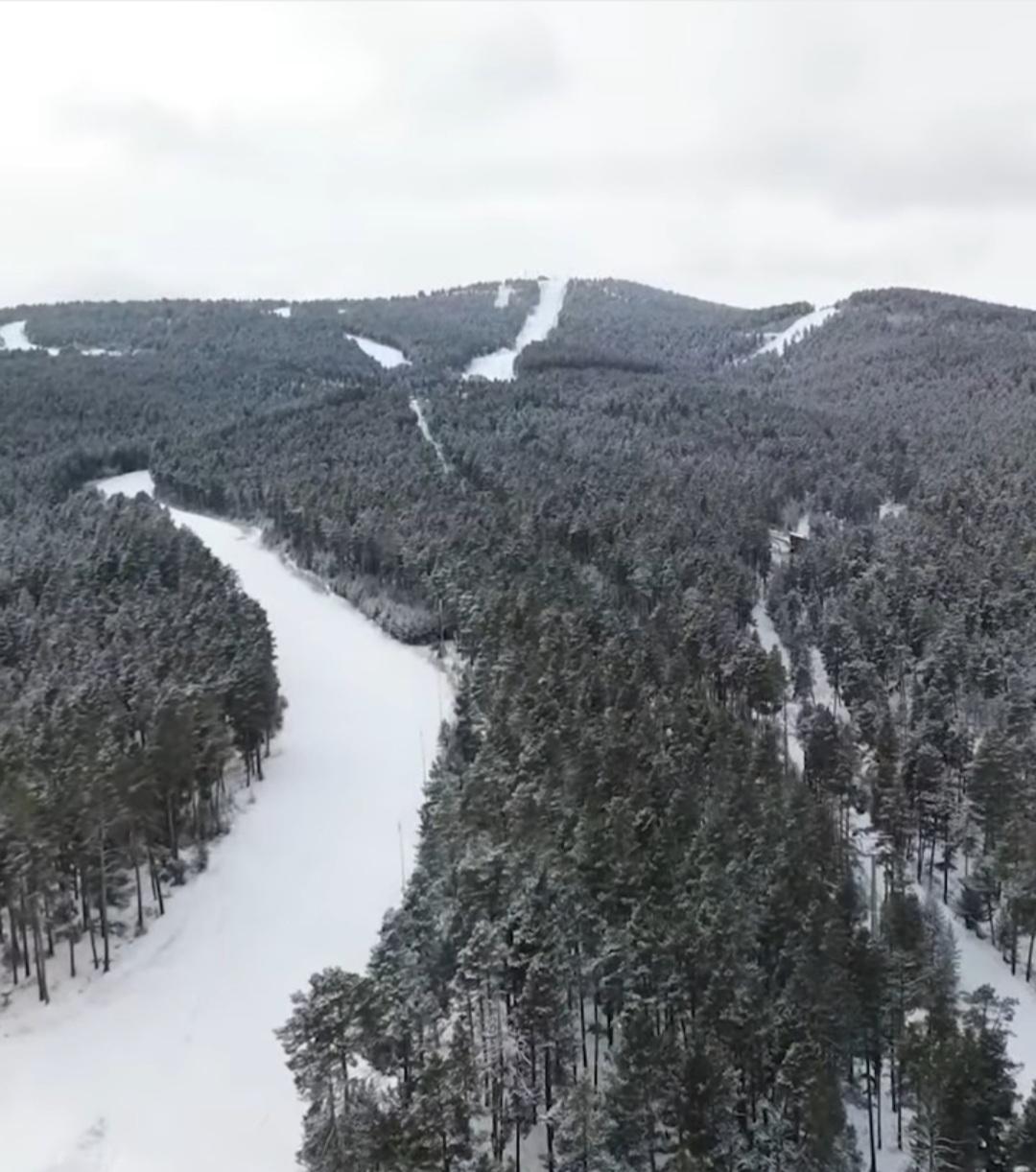 Sarıkamış’a Mevsimin İlk Karı Düştü: Beyaz Gelinliğini Giydi
