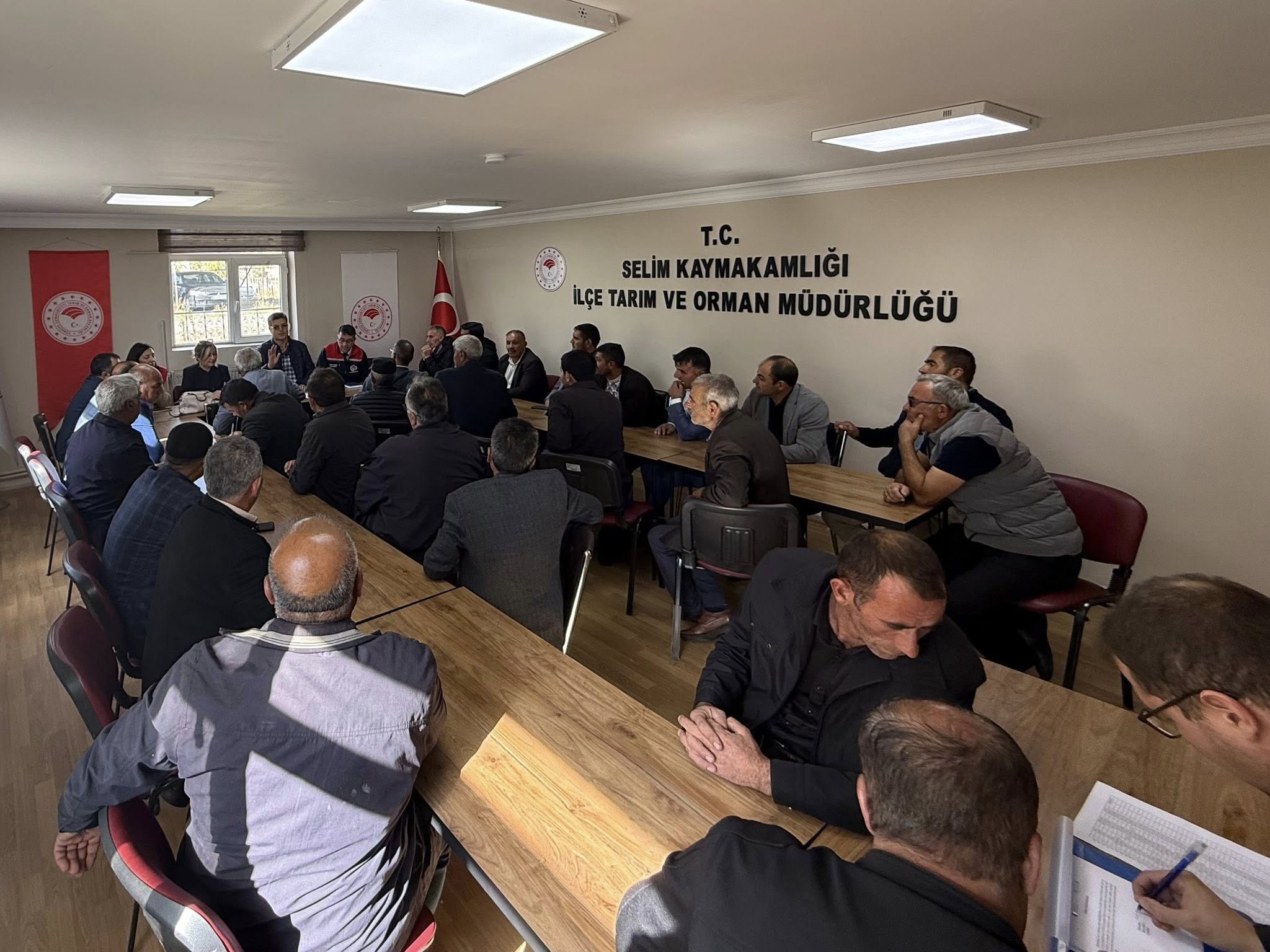 Selim’de Muhtarlara Yönelik Genel Tarım Sayımı Bilgilendirme Toplantısı Düzenlendi