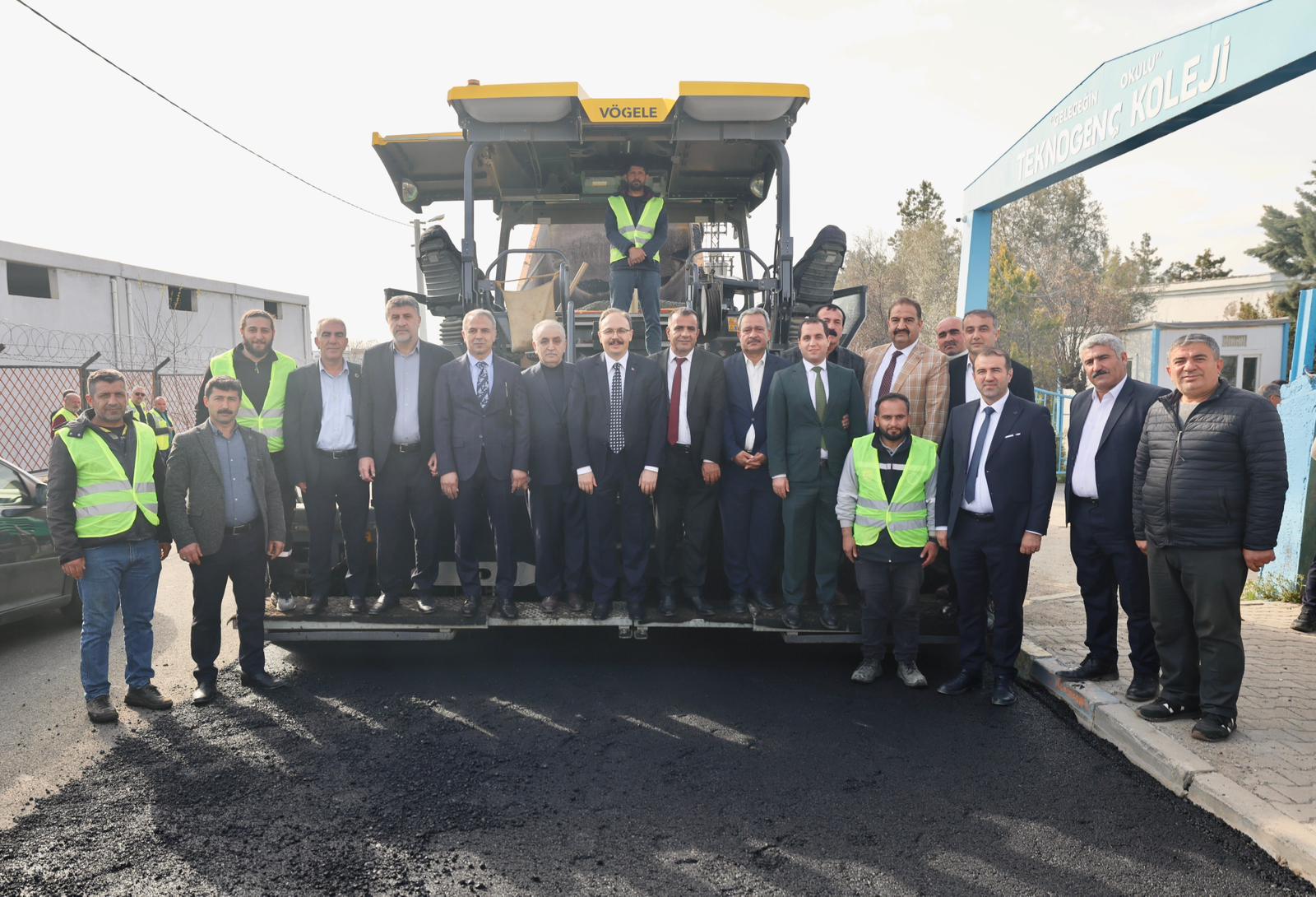 Siirt’te Yeni Eğitim ve Araştırma Hastanesi Bağlantı Yolunda Asfalt Çalışmaları Sürüyor
