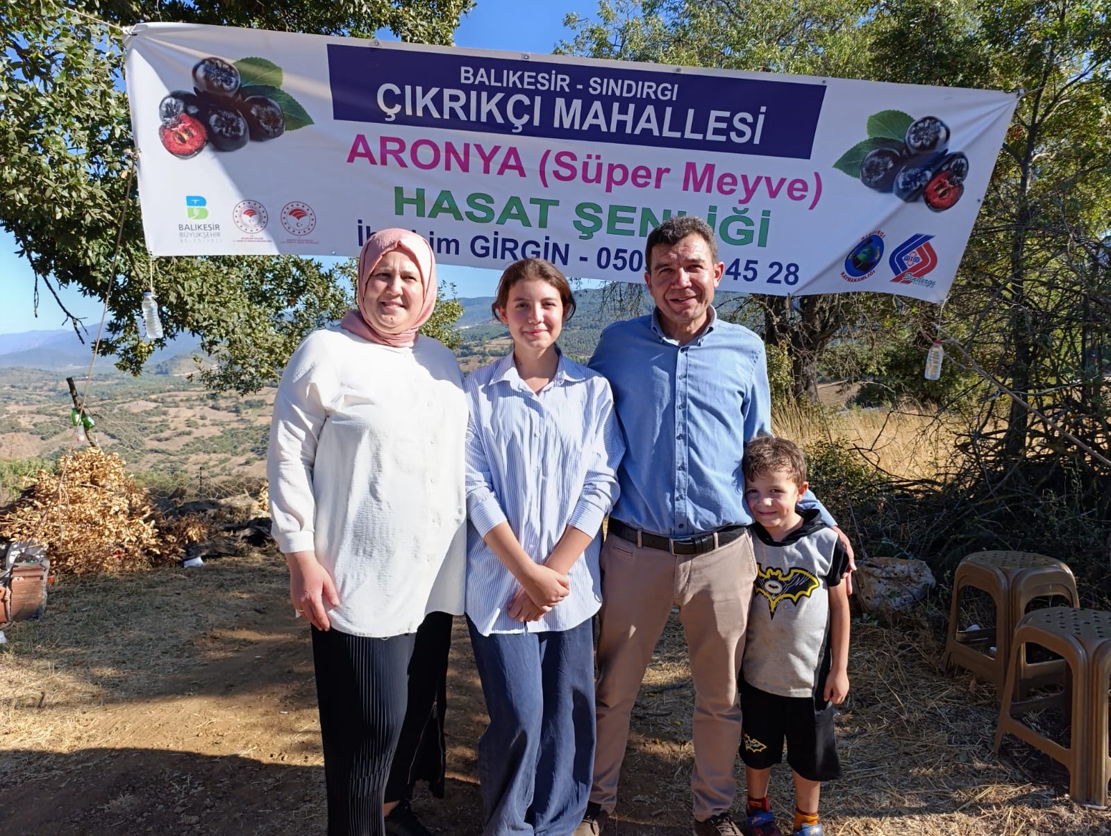 Sındırgı’da Bi̇r İlk: Gi̇rgi̇n Ai̇lesi̇ Aronya Hasat Şenli̇ği̇ Düzenledi̇