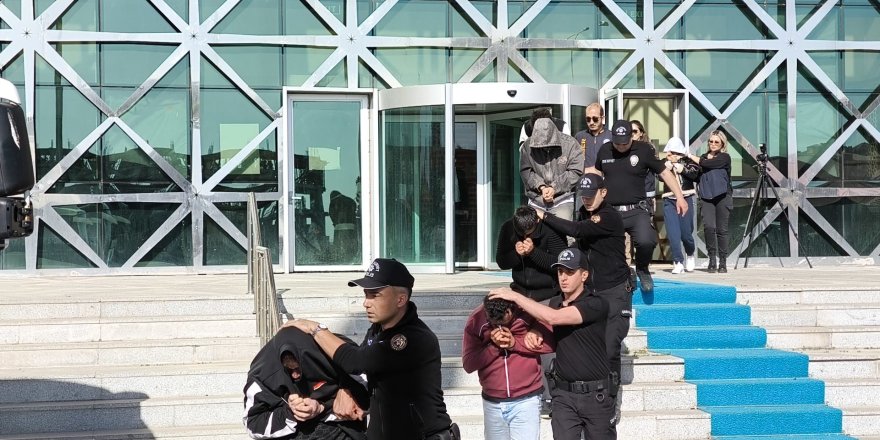 Sosyal Medya Üzerinden Dolandırıcılık Yapanlar Yakayı Ele Verdi