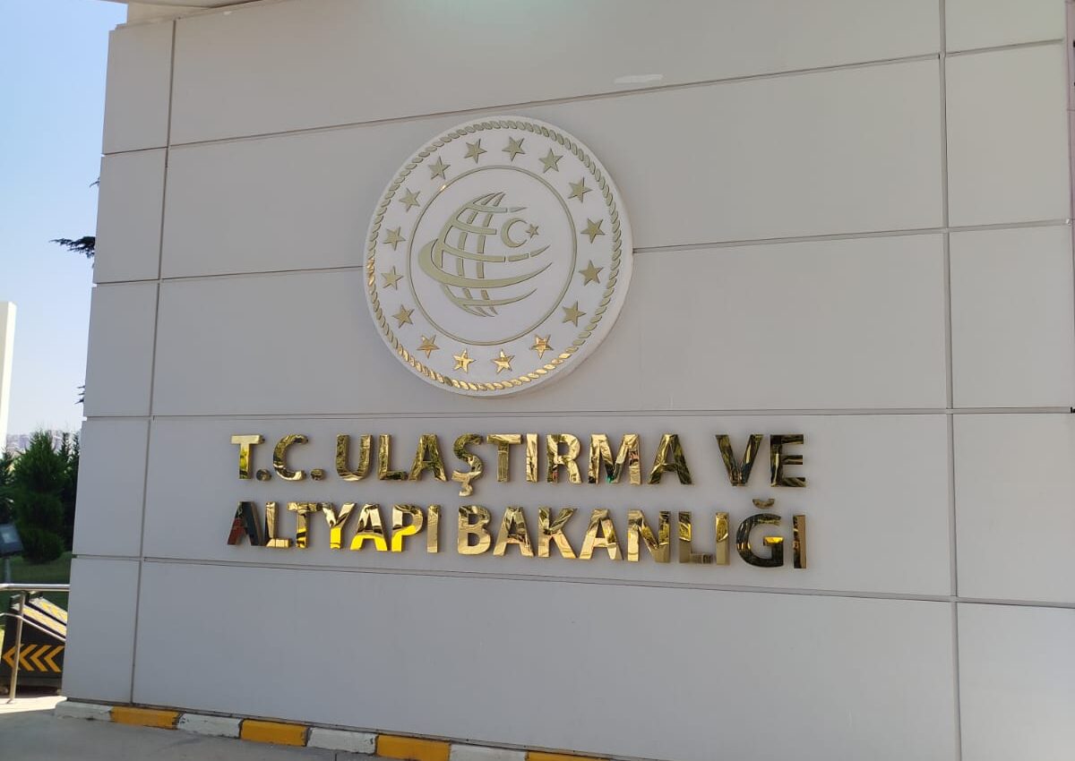 Stuttgart-Gaziantep Seferini Yapan Yolcu Uçağının Ön İniş Takımında Hasar Oluştu