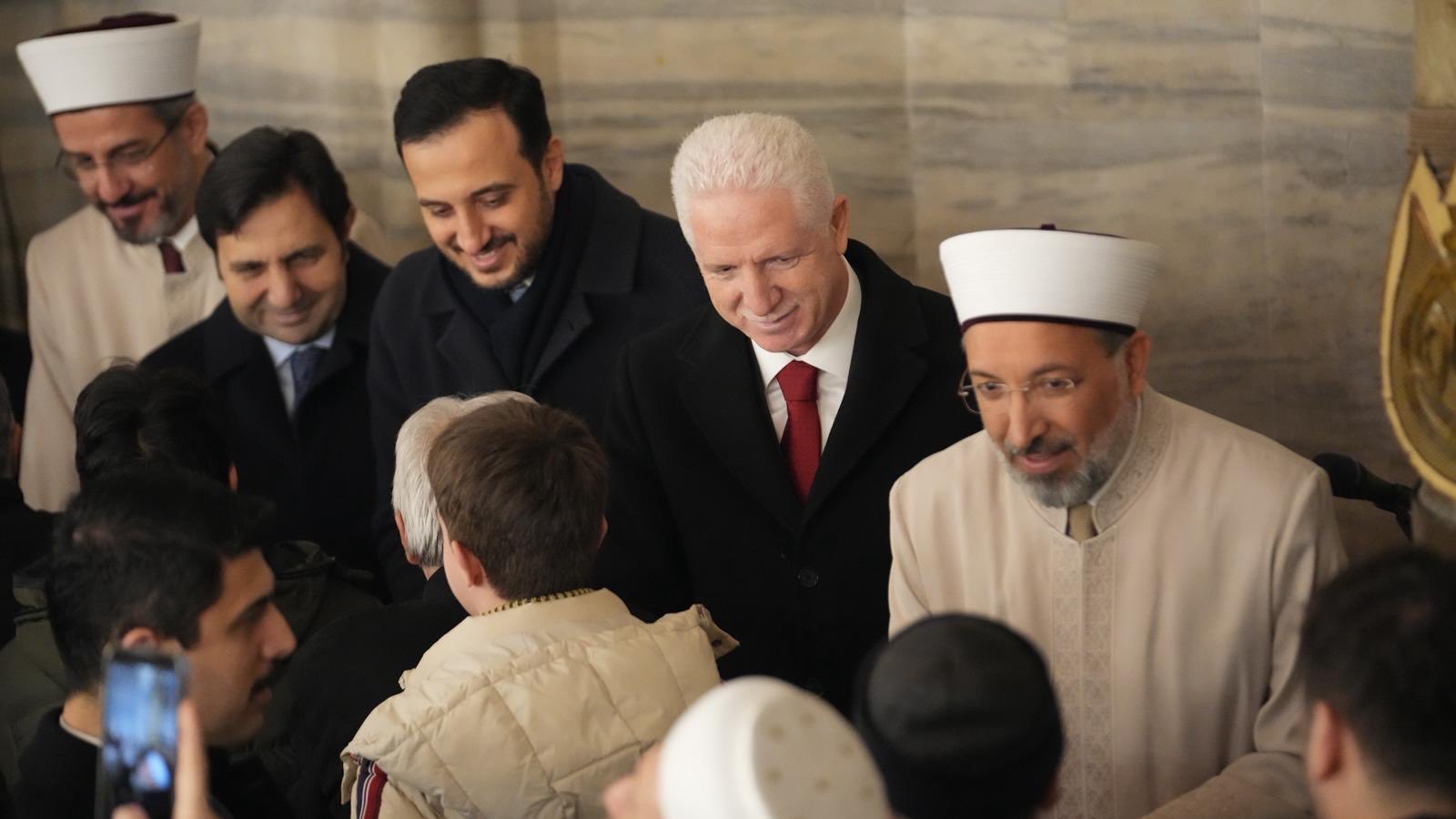 Süleymaniye Camii’nde Bayram Sabahı Yoğunluğu
