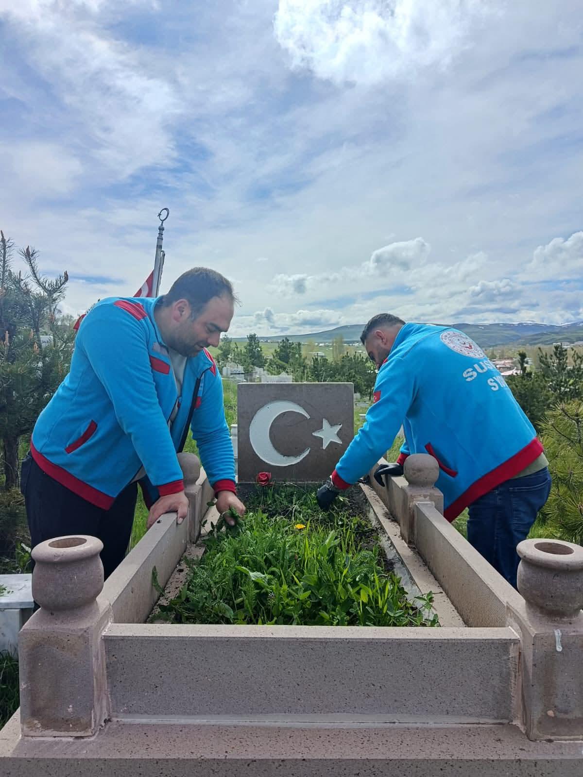 Susuz’da Şehit Kabristanları Bayram Öncesi Hazırlandı