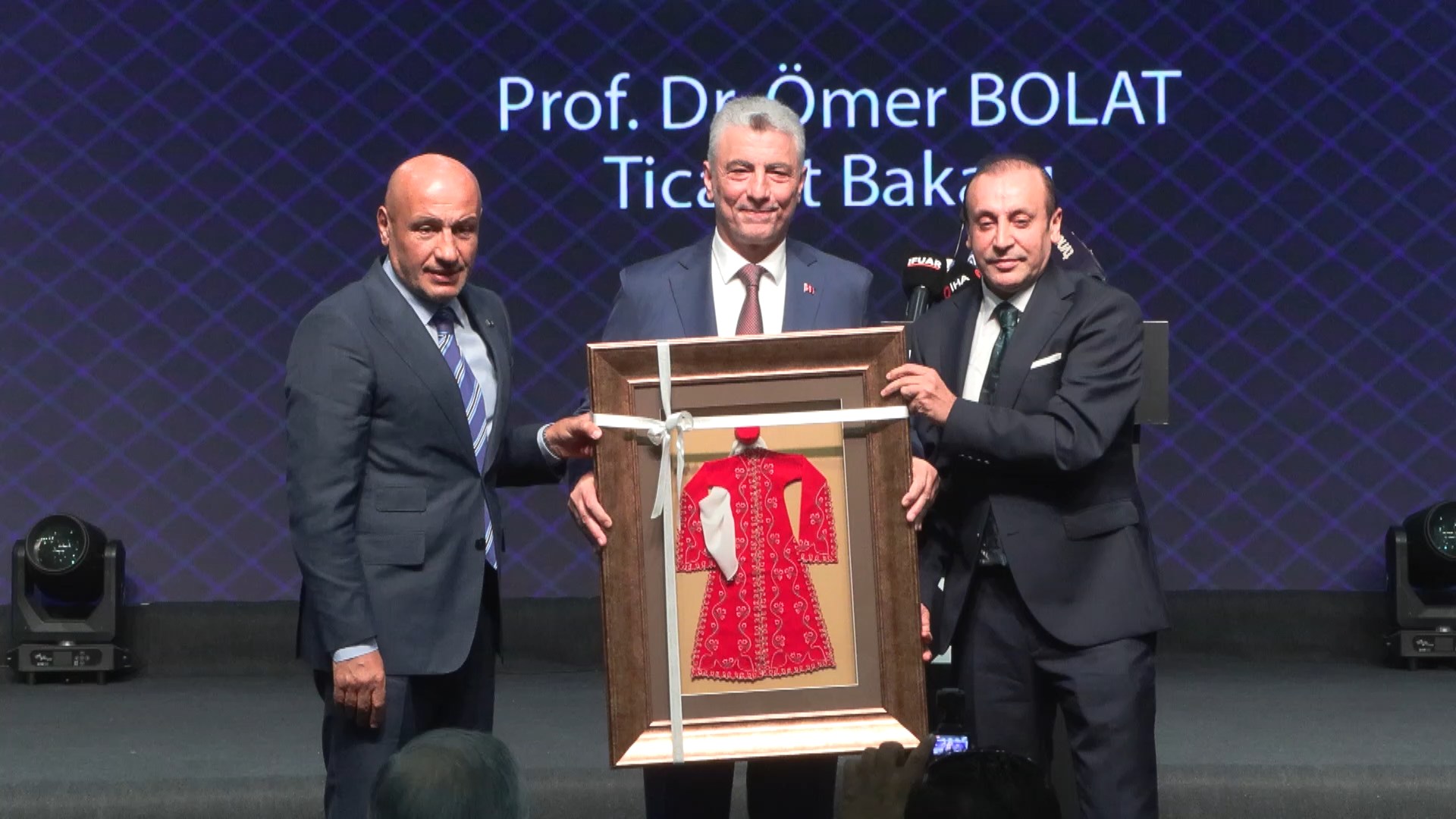 Ticaret Bakanı Ömer Bolat: İhracat 400 Milyar Dolar Sınırını Aştı
