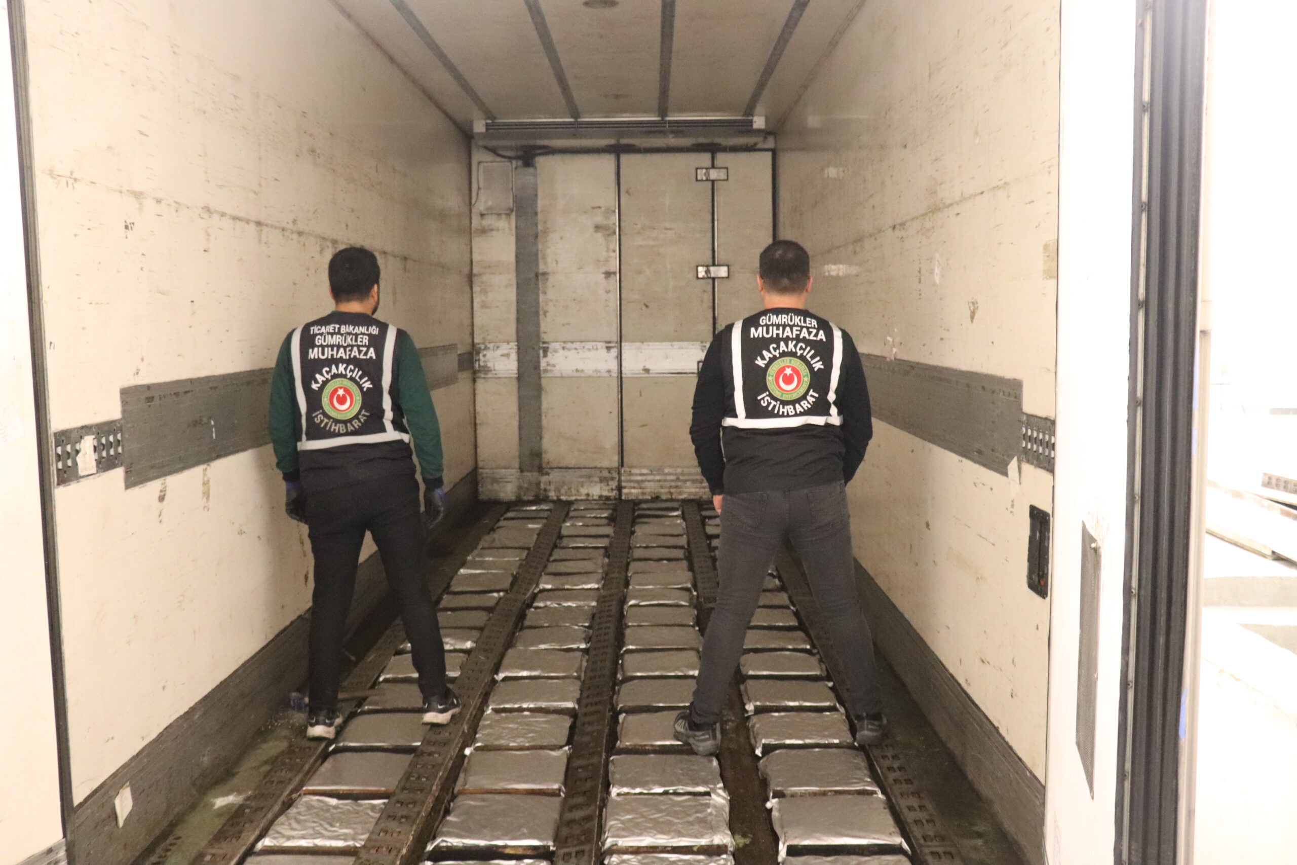 Ticaret Bakanlığı, Kasım Ayı Operasyonlarında 1 Ton 65 Kilogram Esrar Ele Geçirdi