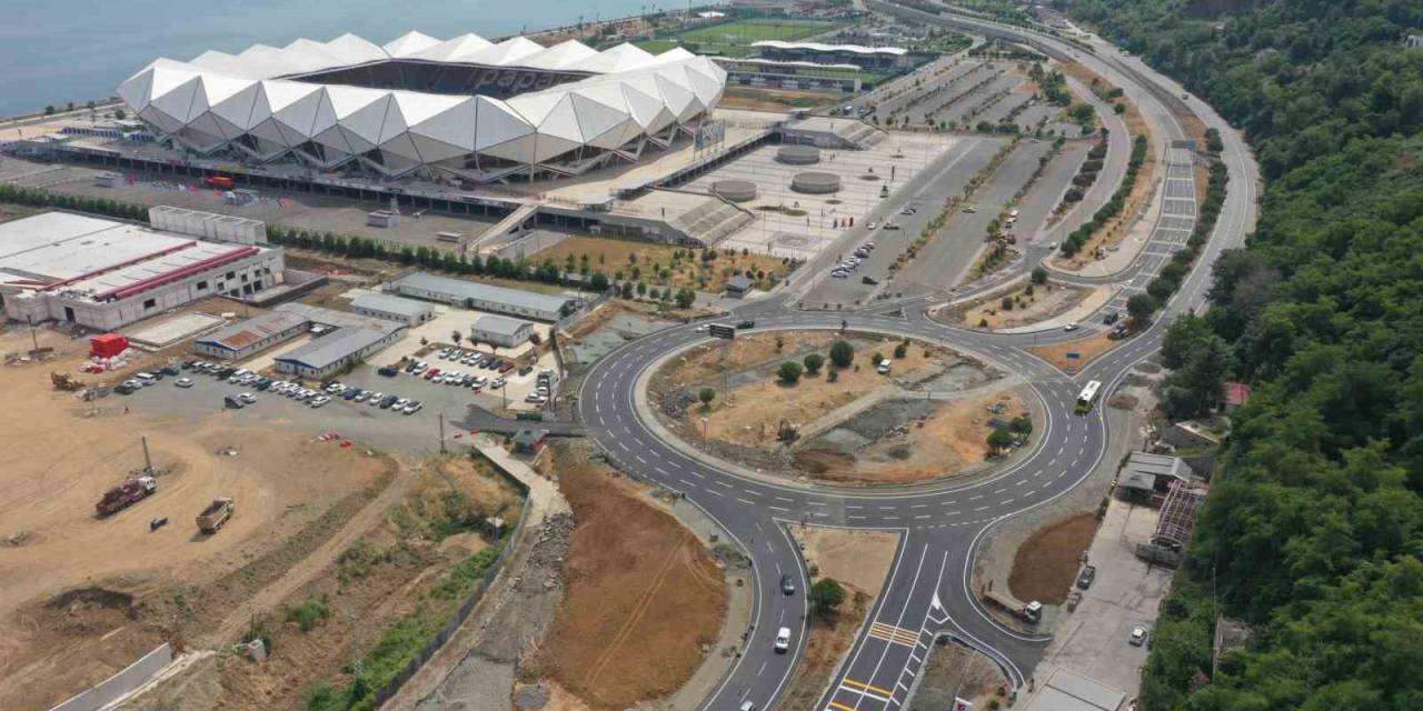 Trabzon Şehir Hastanesi ve Stadyuma Ulaşımı Rahatlatacak Modern Kavşak Açıldı