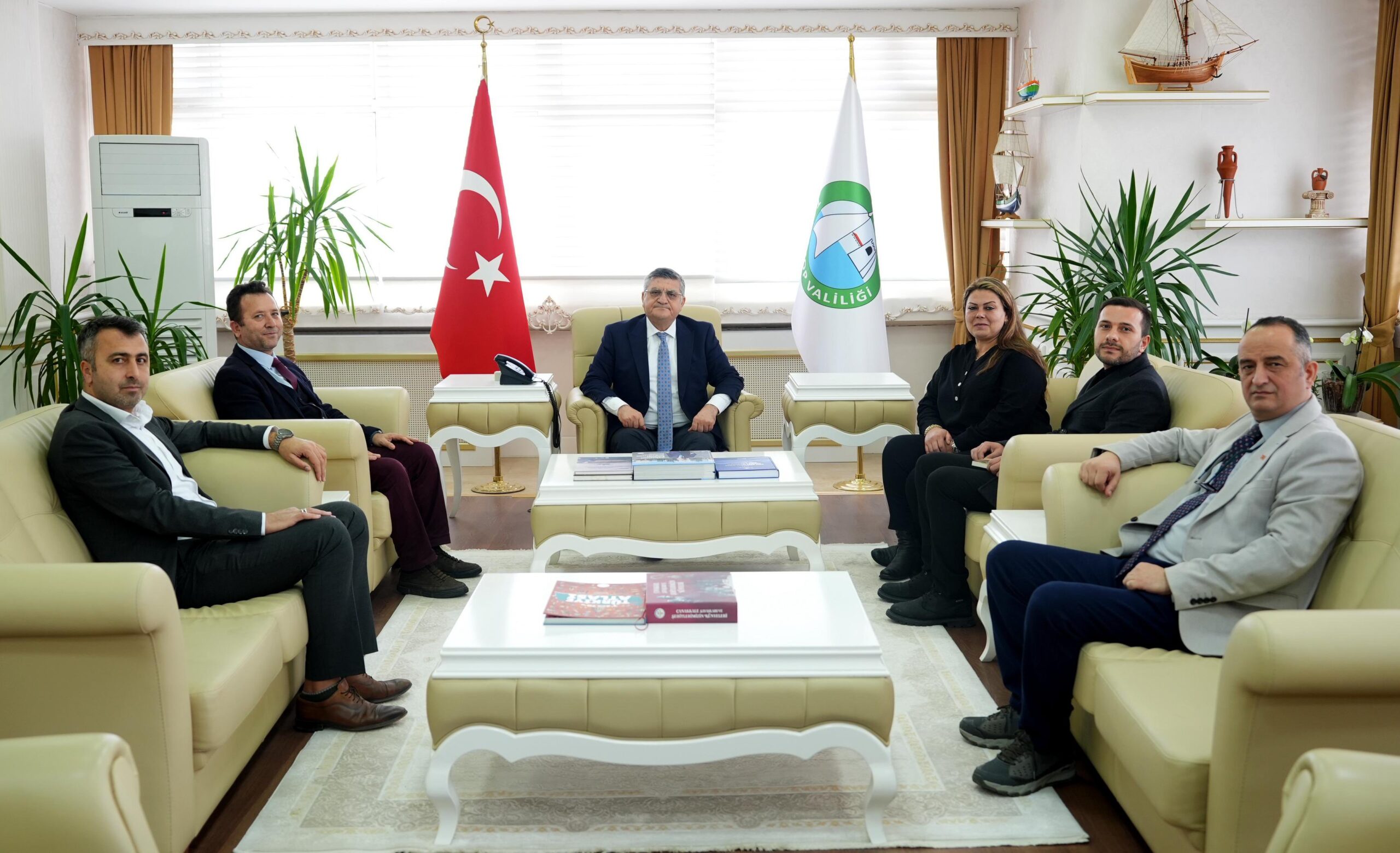 Türk Eğitim-Sen Sinop Şubesinden Vali Özarslan’a Ziyaret: “Koca Meşe” Takdim Edildi