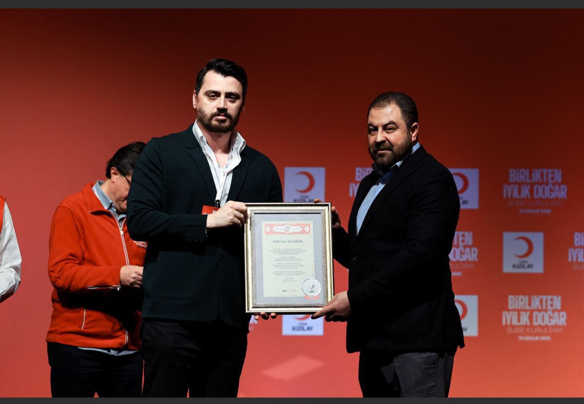 Türk Kızılay Adilcevaz Şubesi’ne Türkiye İkinciliği Ödülü