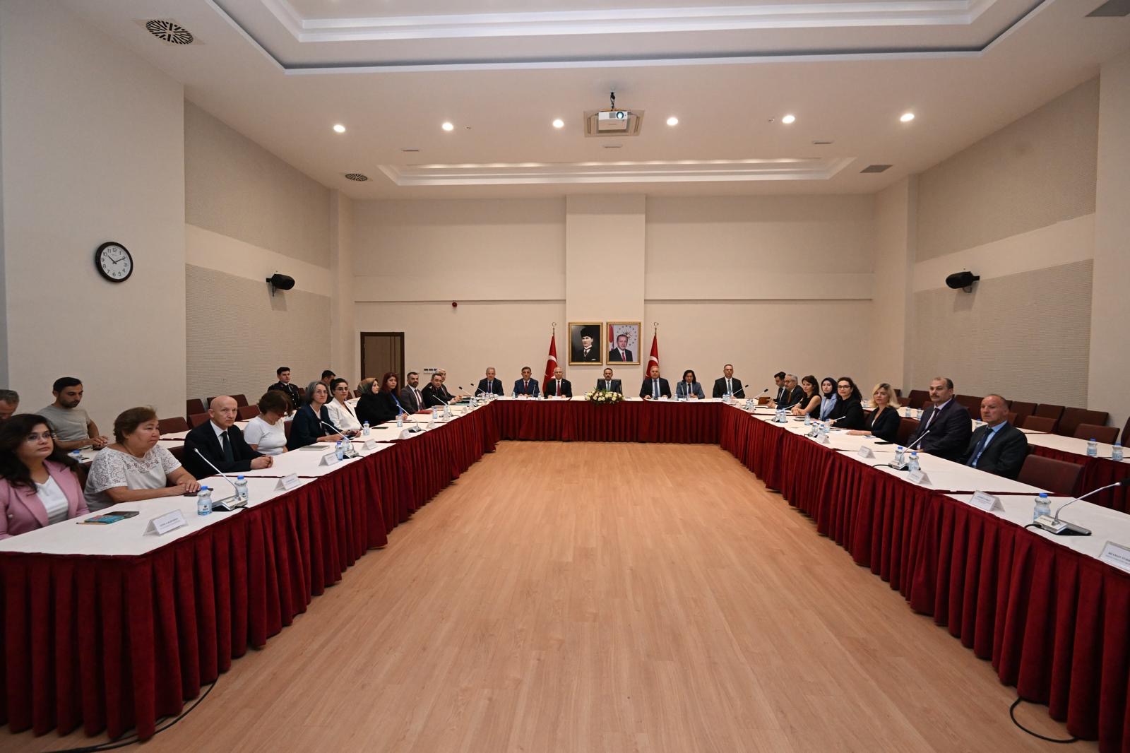 Üniversitelerde Güvenlik ve Barınma Tedbirleri Toplantısı Vali Aktaş Başkanlığında Yapıldı