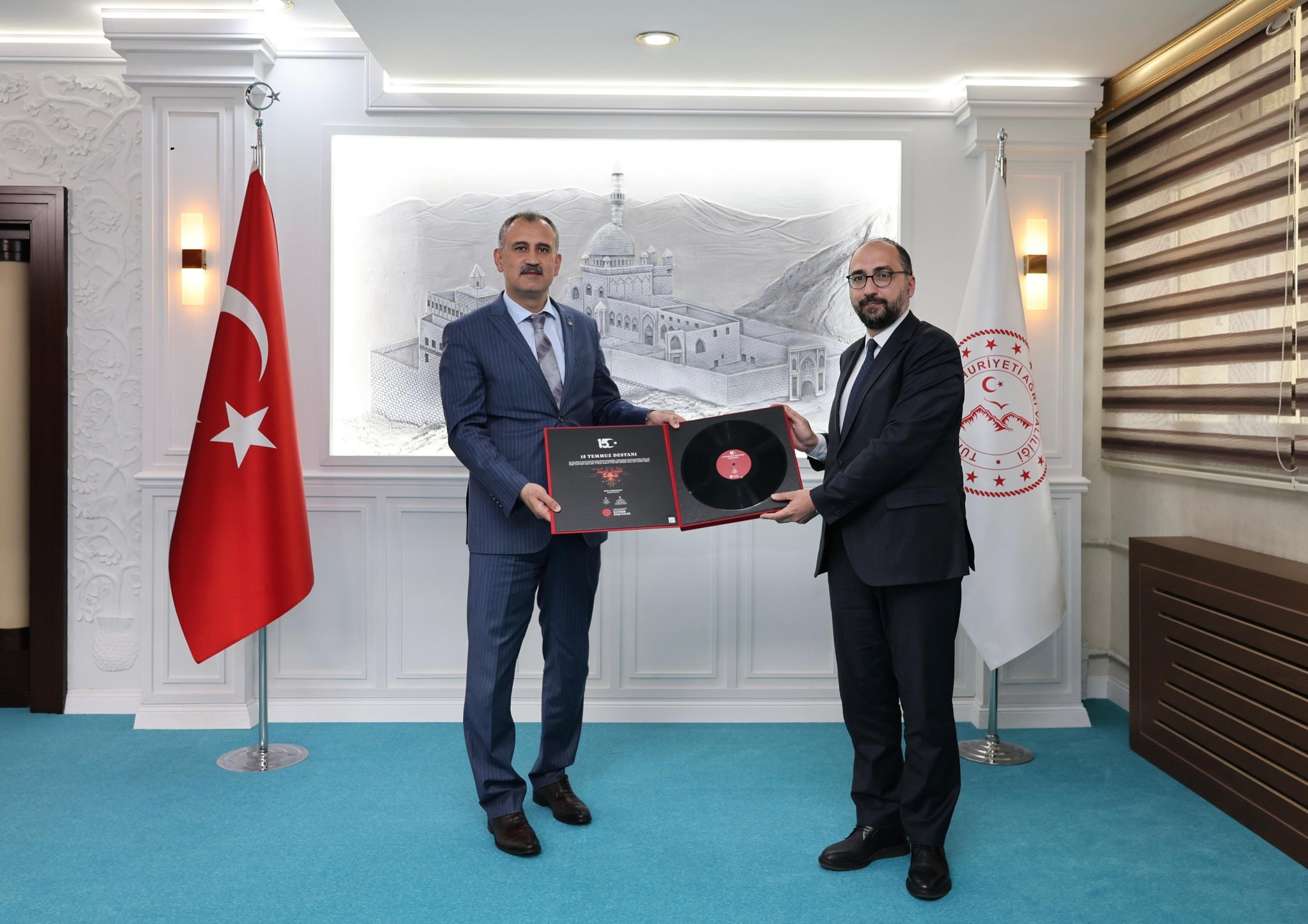 Vali BOZKURT, İletişim Başkanlığı Erzurum Bölge Müdürü KÜÇÜKECE’yi makamında kabul etti.