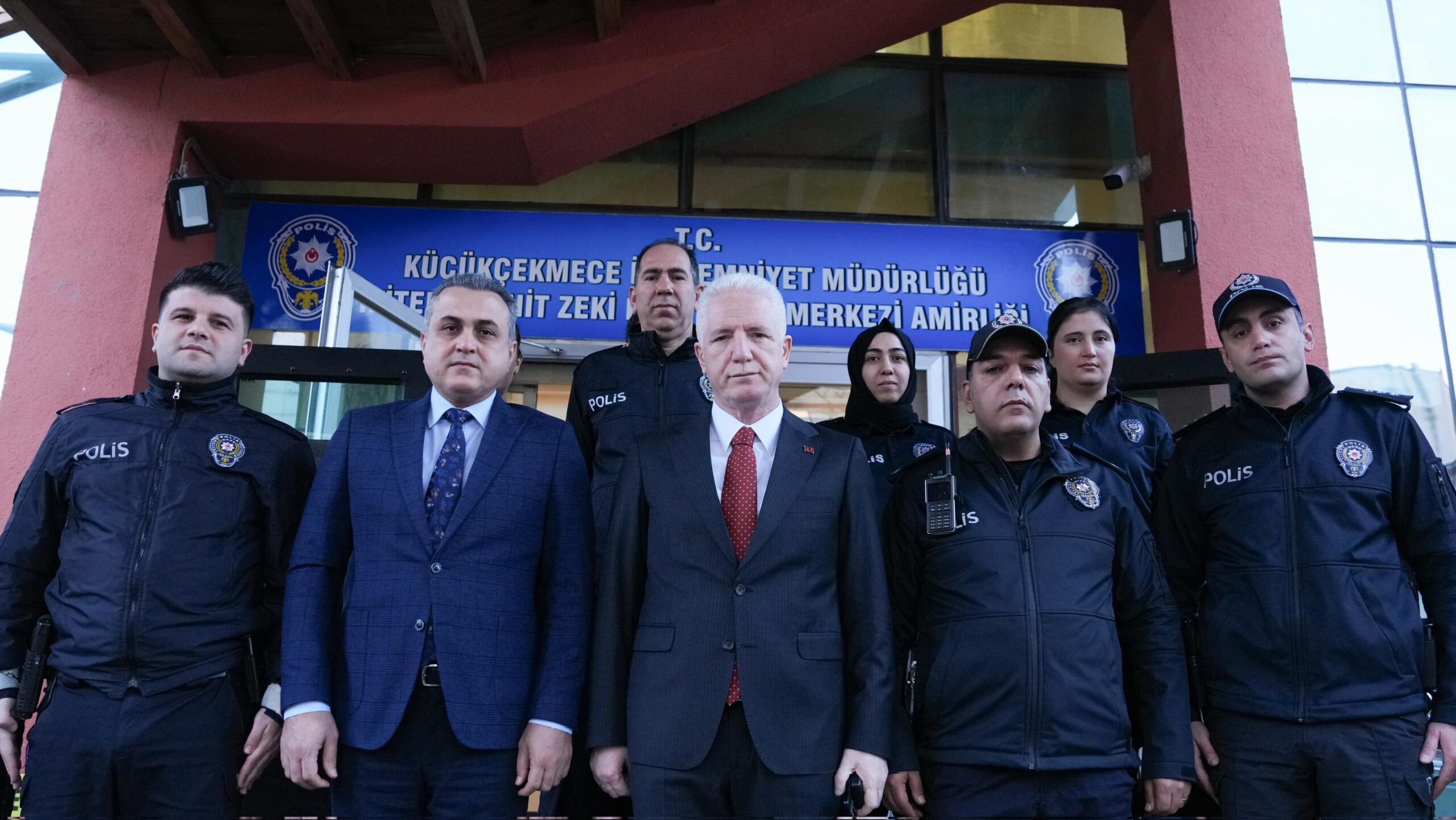 Vali Davut Gül’den İkitelli Şehit Zeki Kaya Polis Merkezi’ne Ziyaret