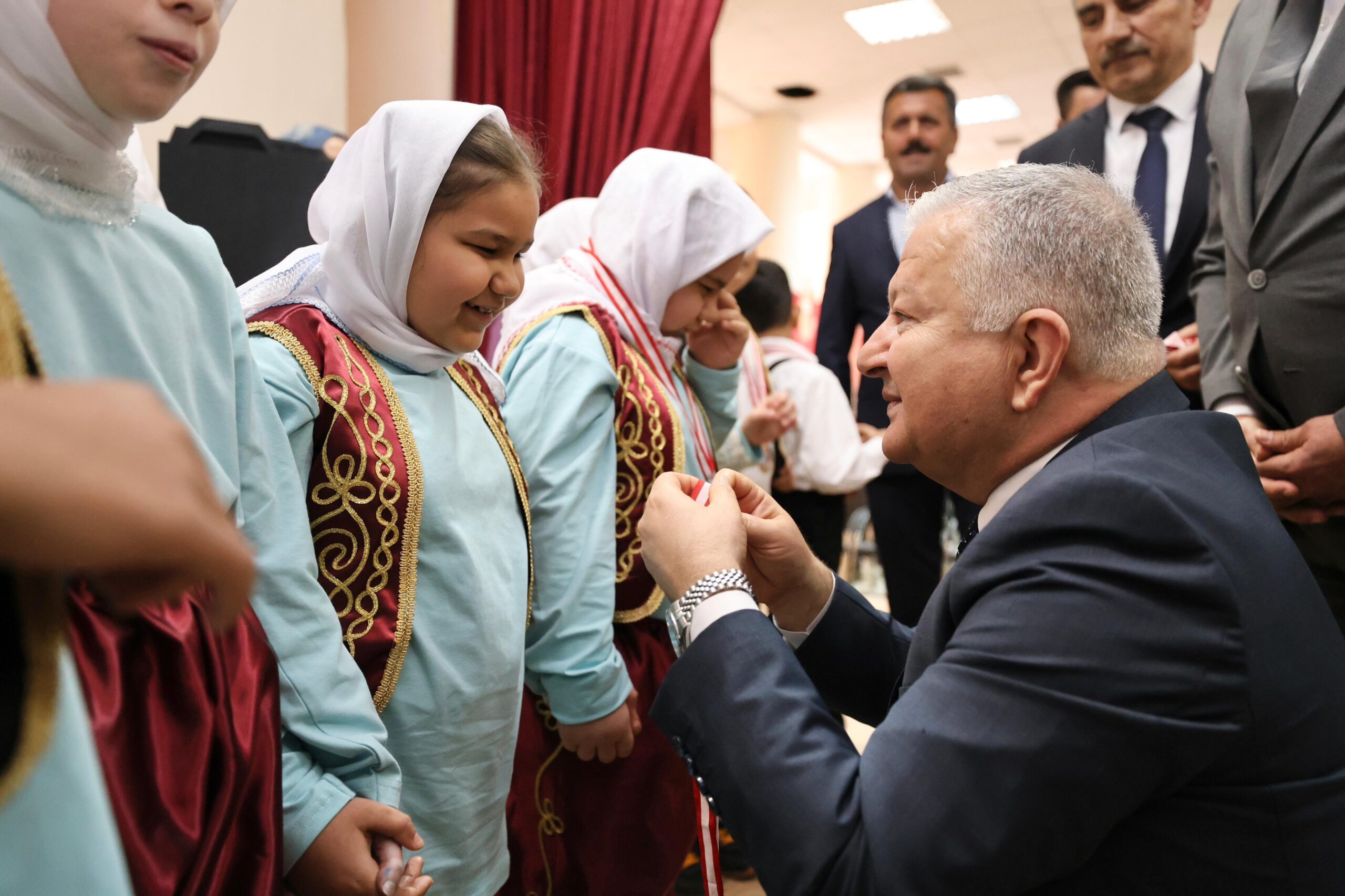 Vali Murat Duru’dan Otizm Farkındalık Haftası Mesajı: “Yaradan’ın Bizlere Emanet Ettiği Özel Bir Renk”