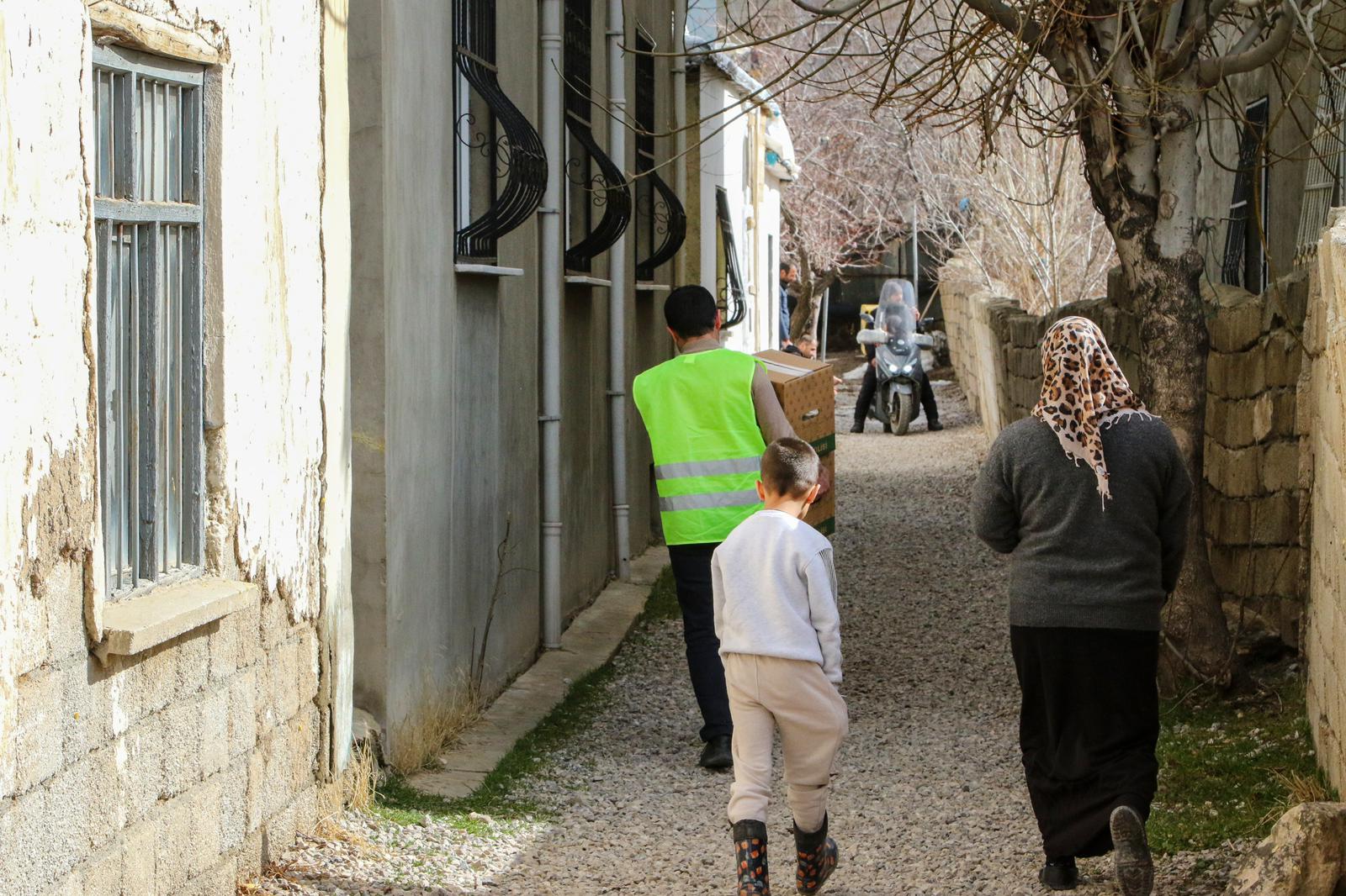Van Büyükşehir Belediyesi’nden İhtiyaç Sahibi Ailelere Ramazan Desteği