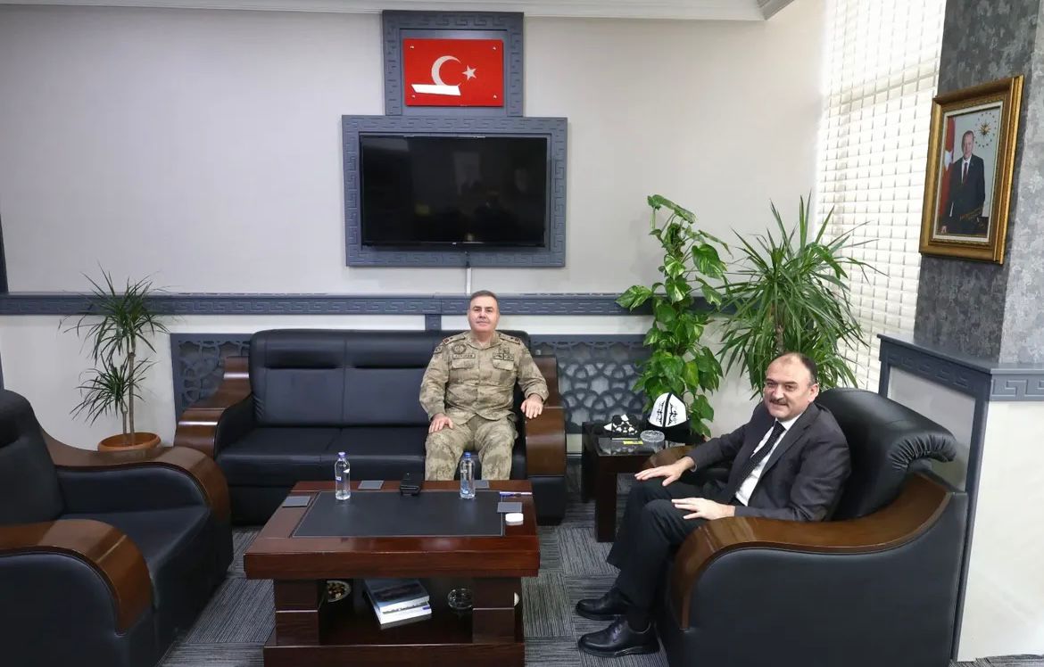 Van İl Jandarma Komutanı Avkıran’dan Milli Eğitim Müdürü Çandıroğlu’na Hayırlı Olsun Ziyareti