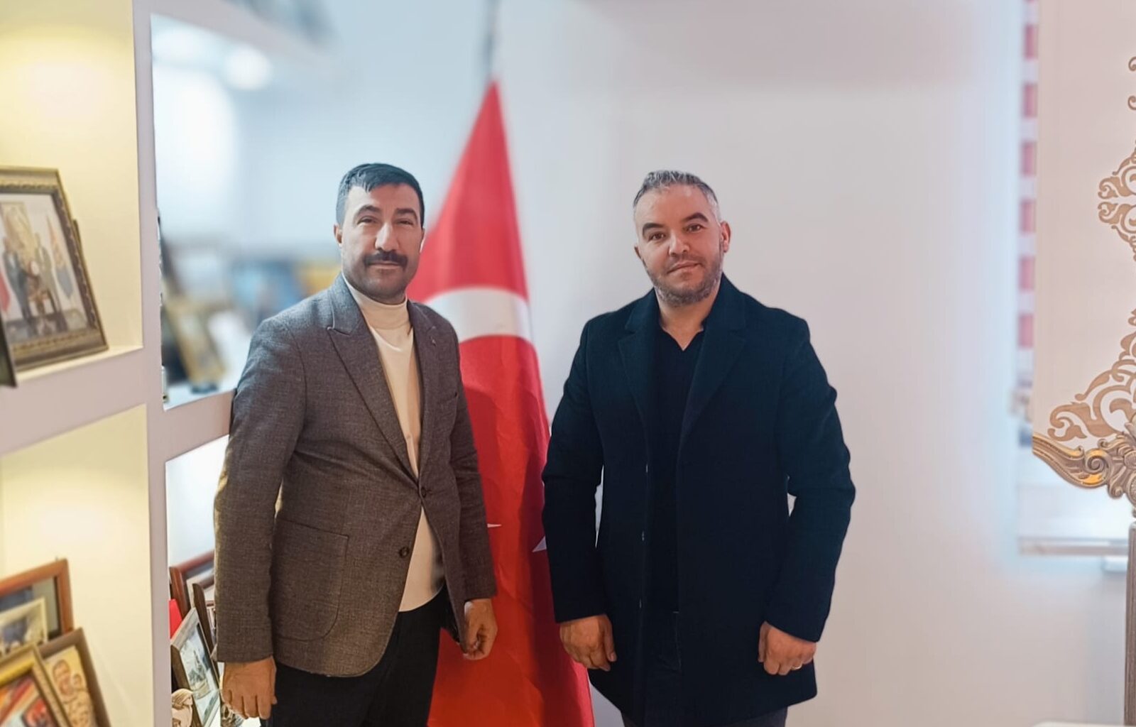 Van Tek Haber Ajansı’ndan Anadolu Güvenlik Korucuları ve Şehit Aileleri Federasyonu’nun Mütevazı Başkanı Ayhan Kahraman’a Ziyaret