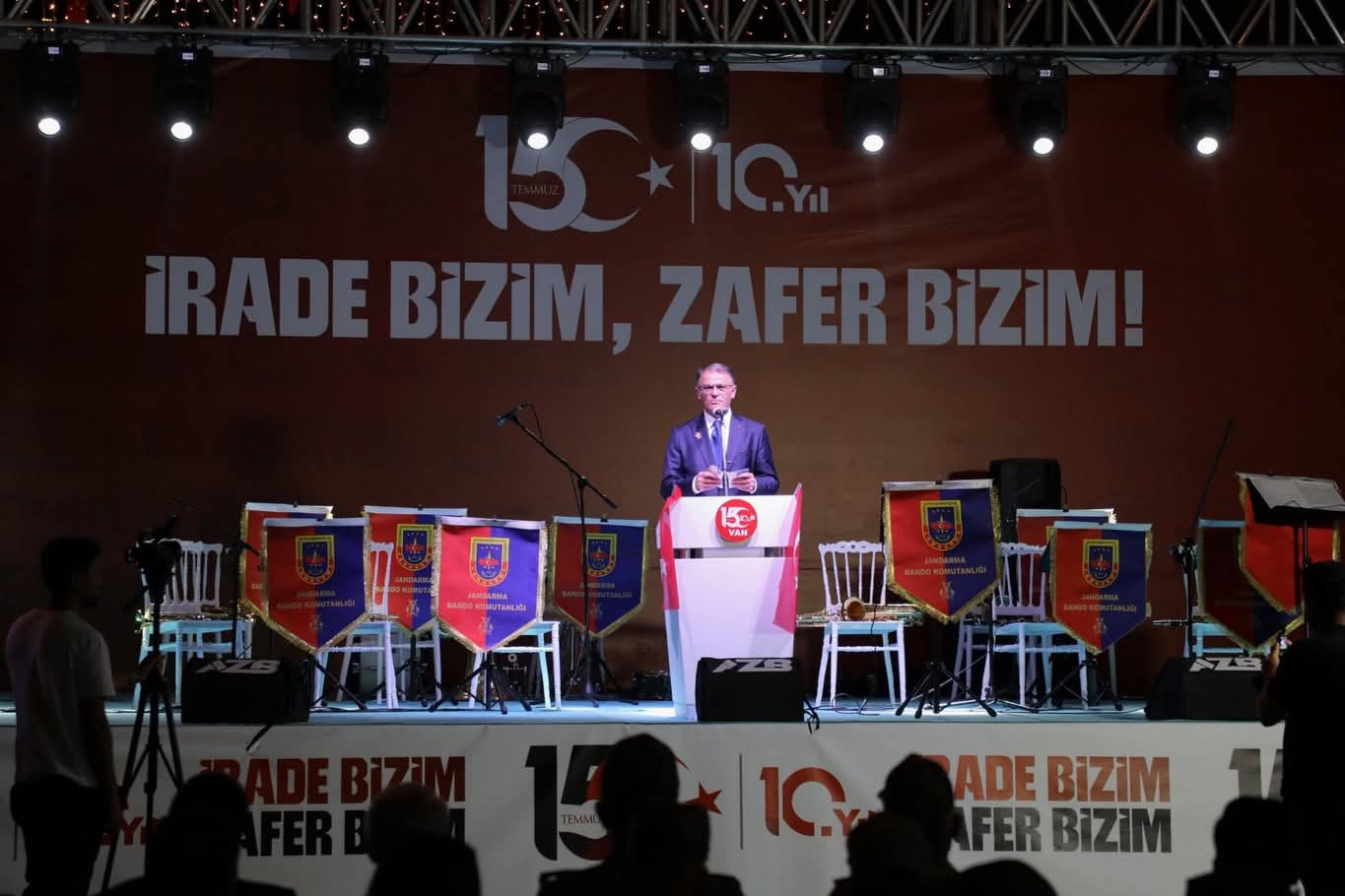Van’da 15 Temmuz Ruhu Yeniden Canlandı: Binlerce Kişi Demokrasi Yürüyüşünde Buluştu